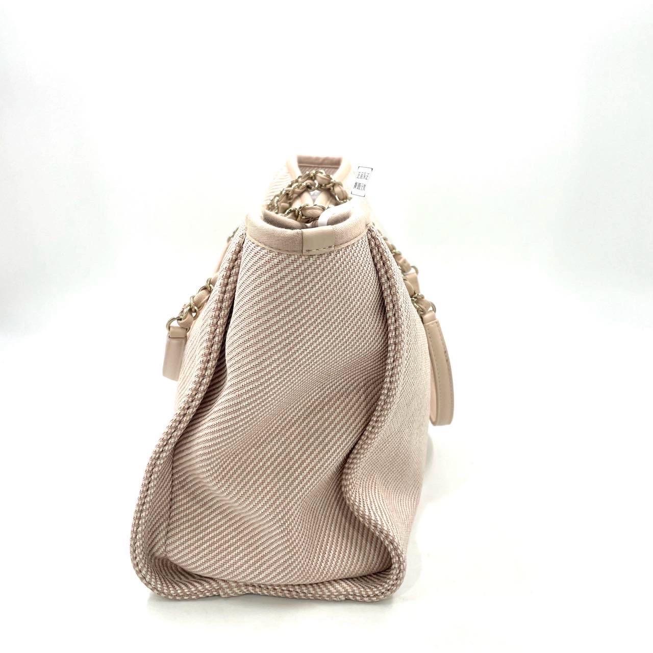 Chanel Deauville Fourre-tout rose clair en cuir avec sangle en chaîne, petit modèle 34 cm en vente 2