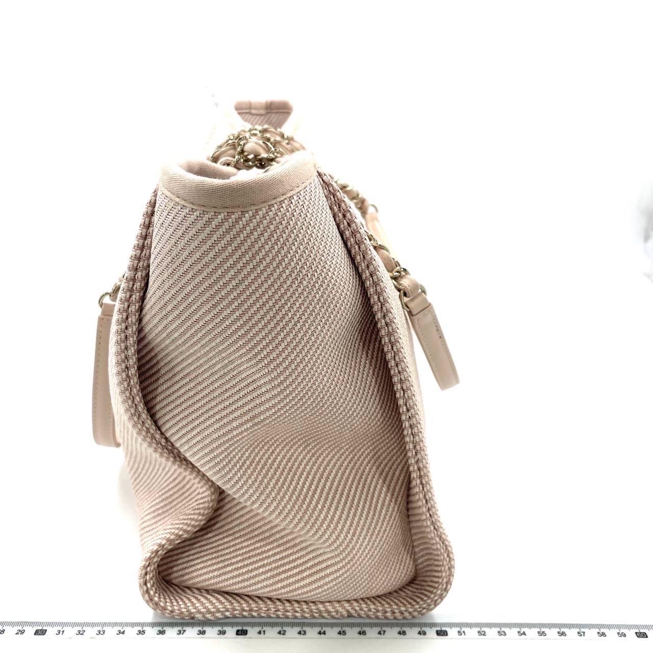 Chanel Deauville Fourre-tout rose clair en cuir avec sangle en chaîne, petit modèle 34 cm en vente 3