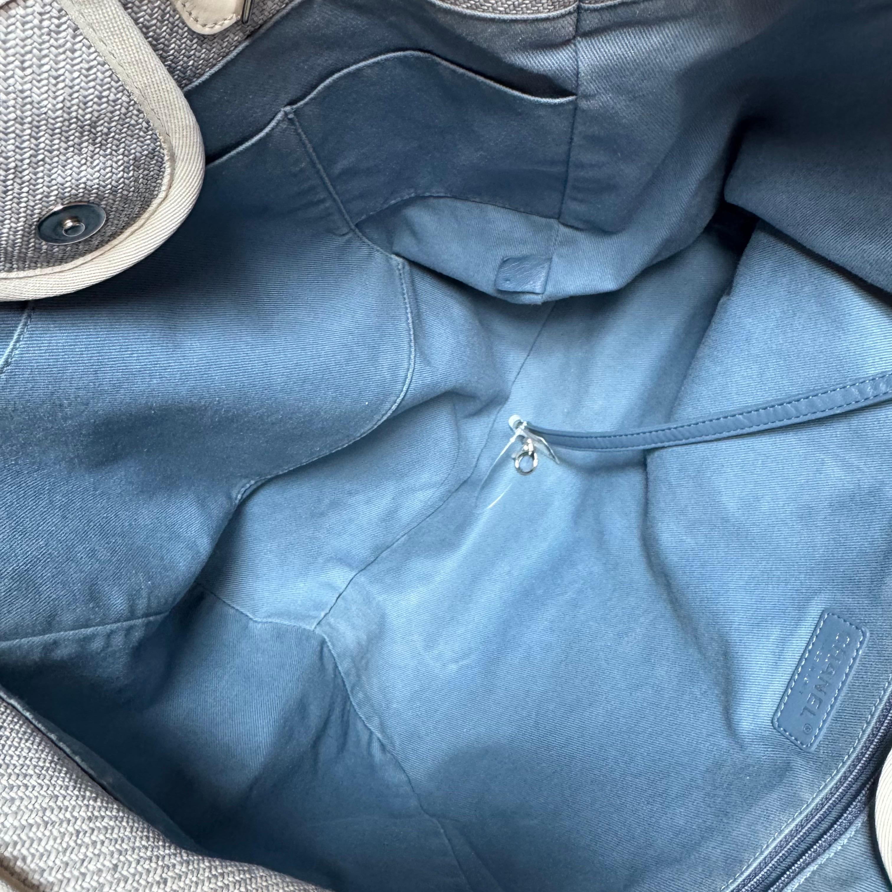 Chanel Deauville Tote Medium Azul claro Gris Denim Top Handle 2013-2014 en venta 6