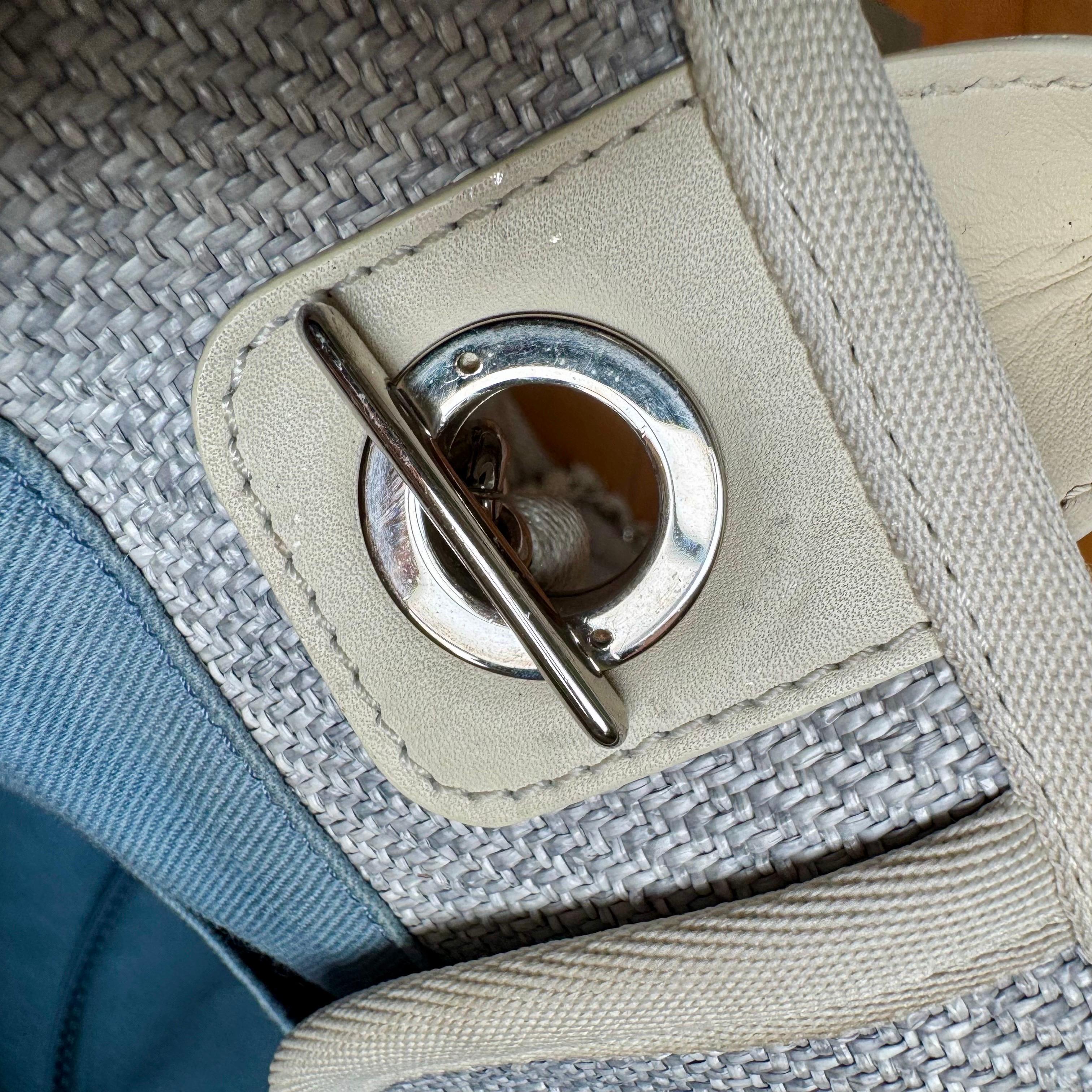 Chanel Deauville Tote Medium Azul claro Gris Denim Top Handle 2013-2014 en venta 9