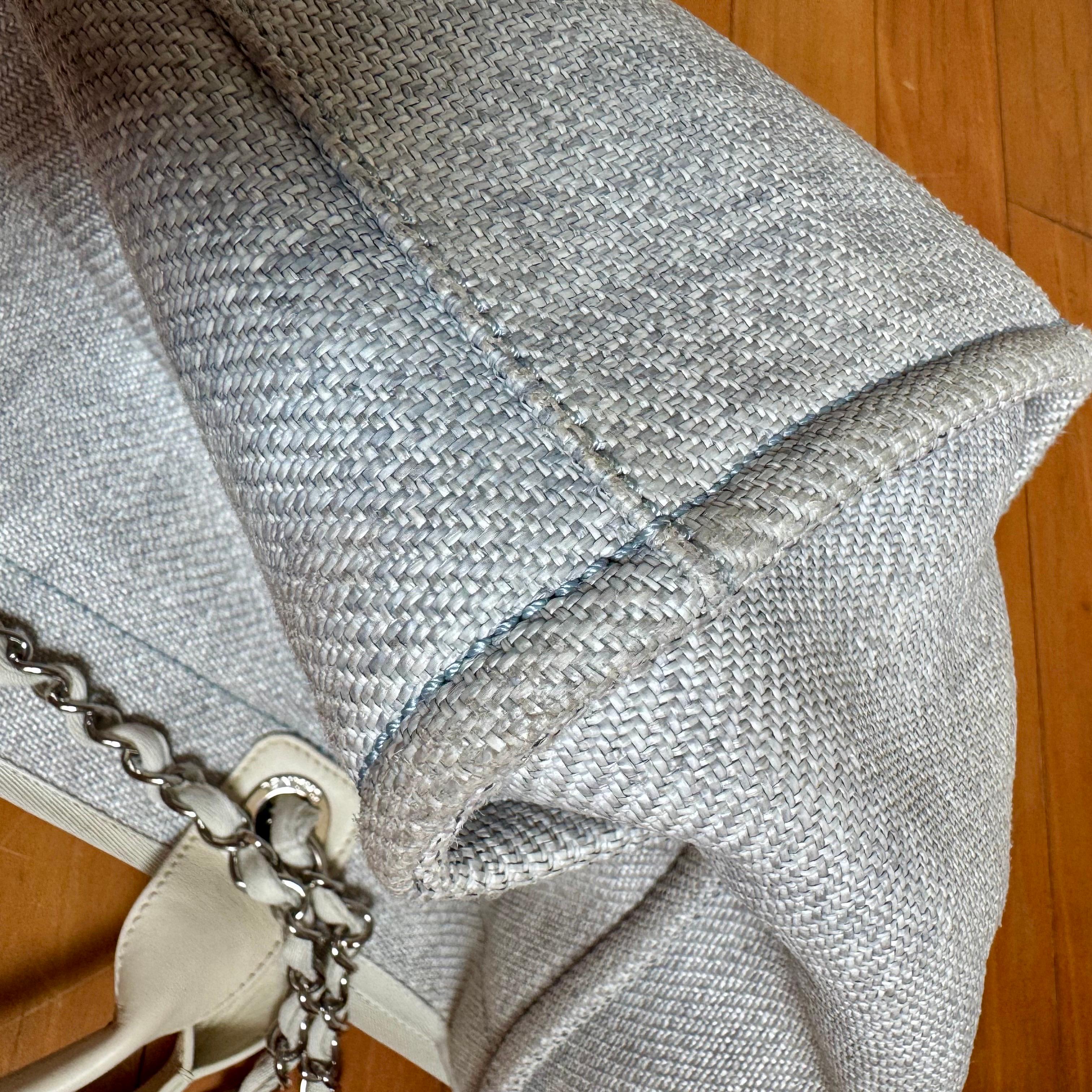Chanel Deauville Tote Medium Azul claro Gris Denim Top Handle 2013-2014 en venta 13