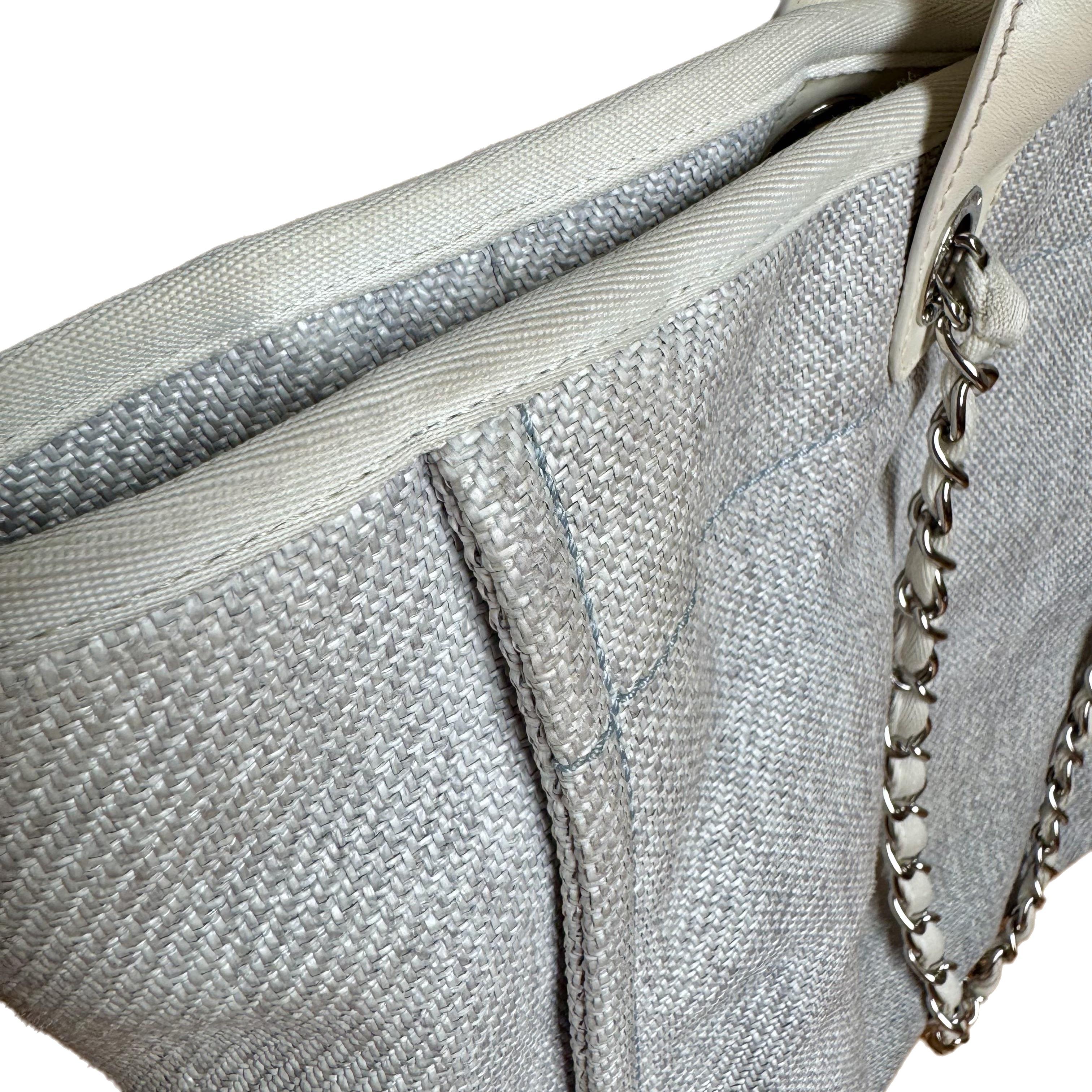 Chanel Deauville Tote Medium Azul claro Gris Denim Top Handle 2013-2014 en venta 1