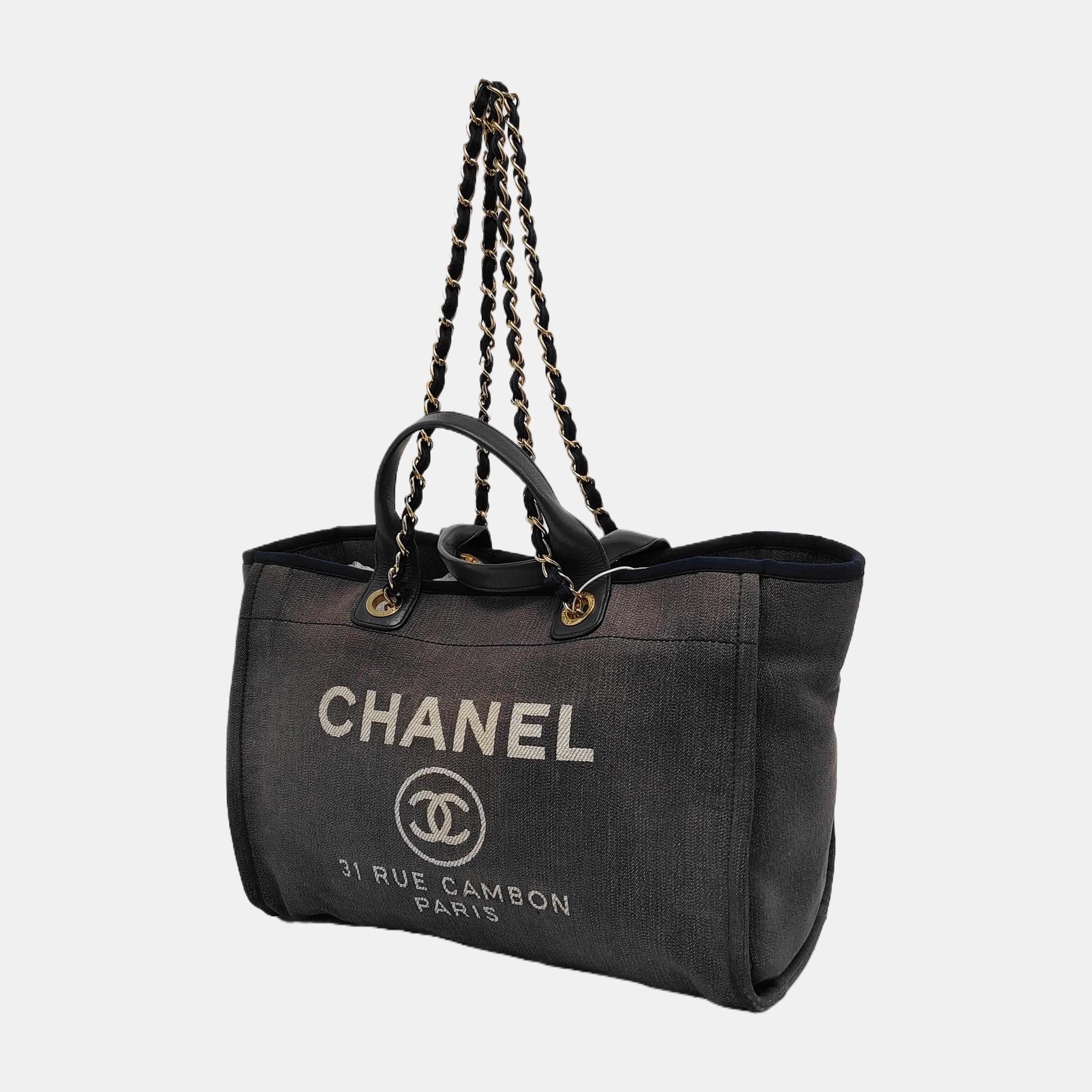 Chanel Deauville Tote Medium Navy Denim Top Handle Leather Chain Straps In Good Condition For Sale In AUBERVILLIERS, FR