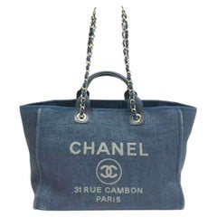 Chanel Deauville Tote Medium, marineblau, Raffia, Tragegriffe mit Ketten