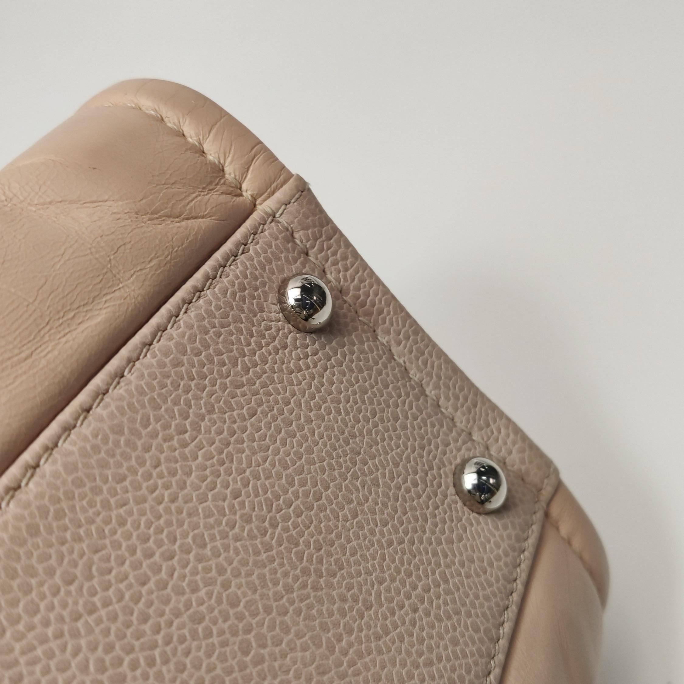 Chanel Deauville Tote Medium Pink Leather Leather Chain Straps en vente 6