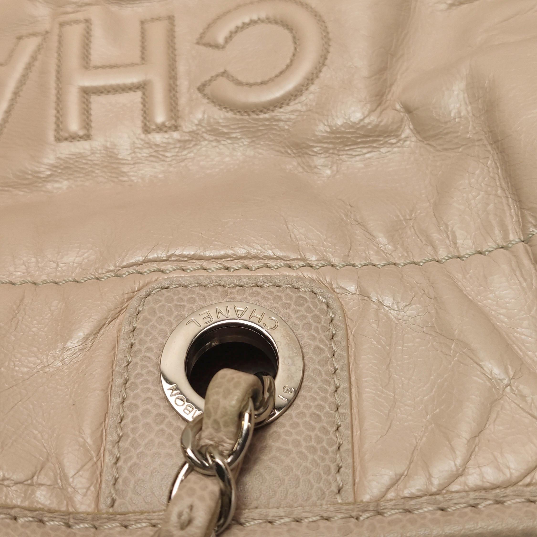 Chanel Deauville Tote Medium Pink Leather Leather Chain Straps en vente 10