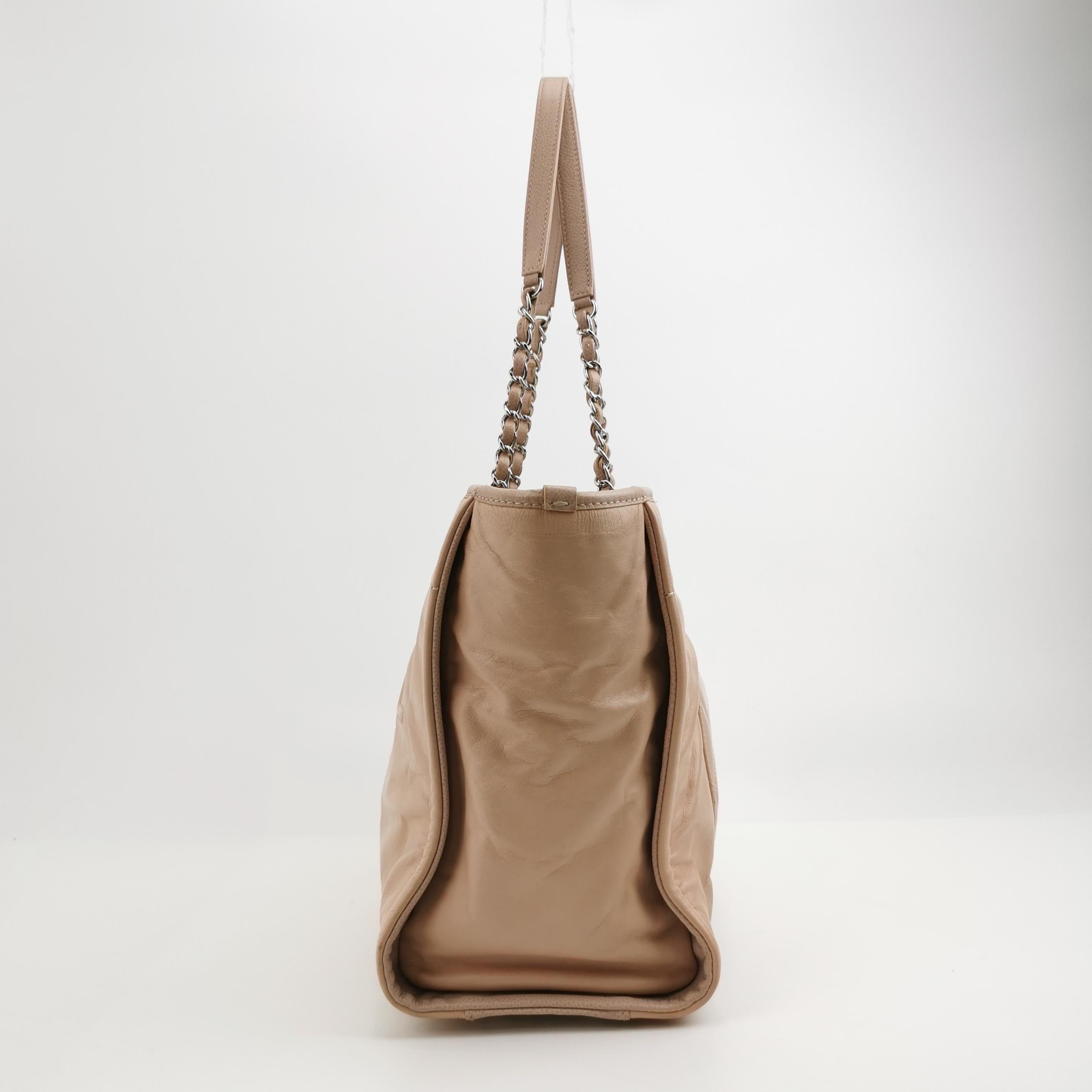 Marron Chanel Deauville Tote Medium Pink Leather Leather Chain Straps en vente