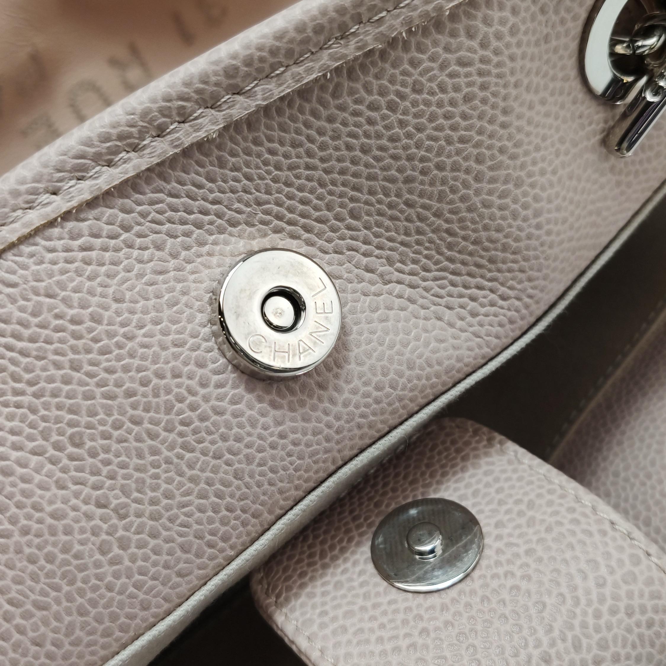 Chanel Deauville Tote Medium Pink Leather Top Handle Leather Chain Straps en vente 5