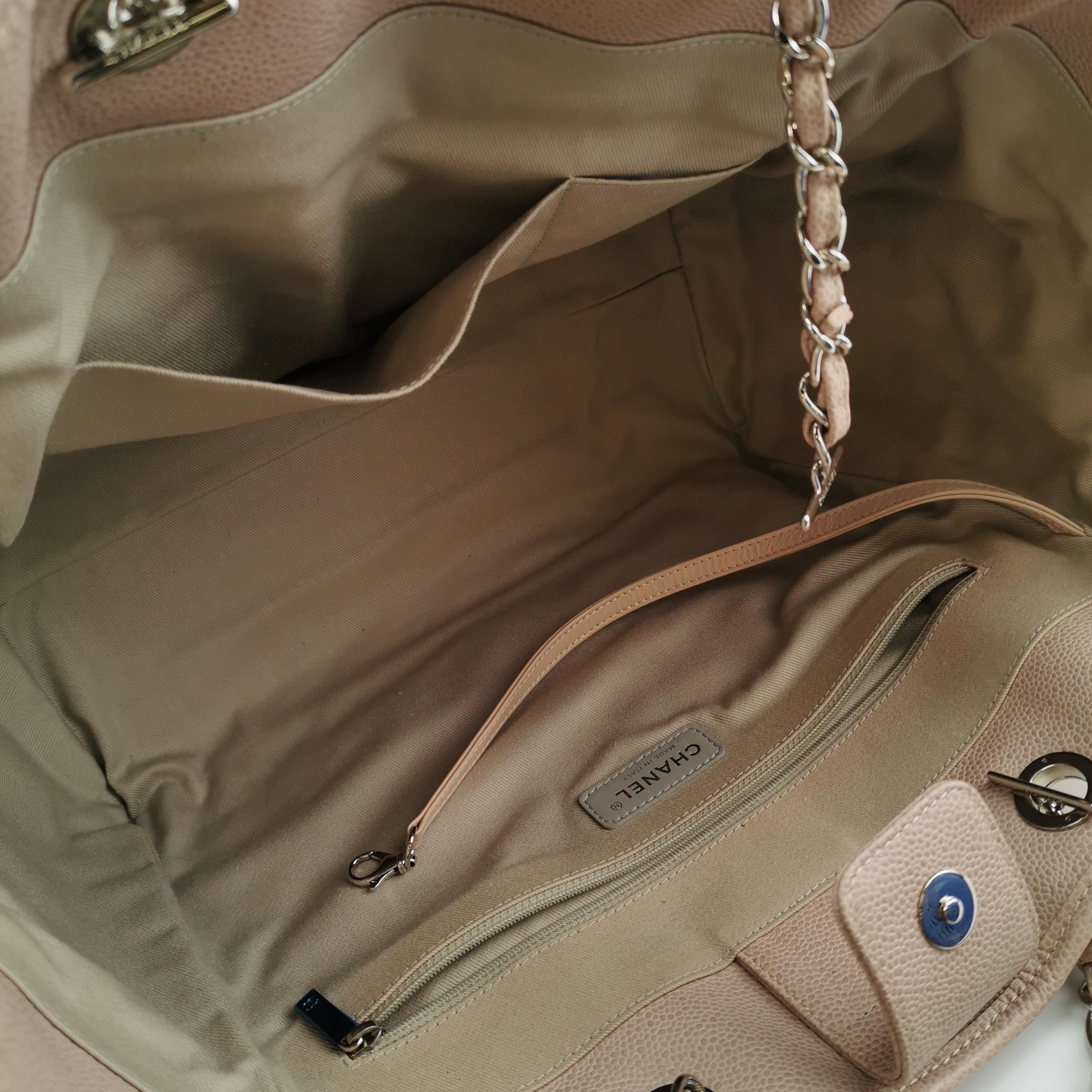 Chanel Deauville Tote Medium Pink Leather Top Handle Leather Chain Straps en vente 8