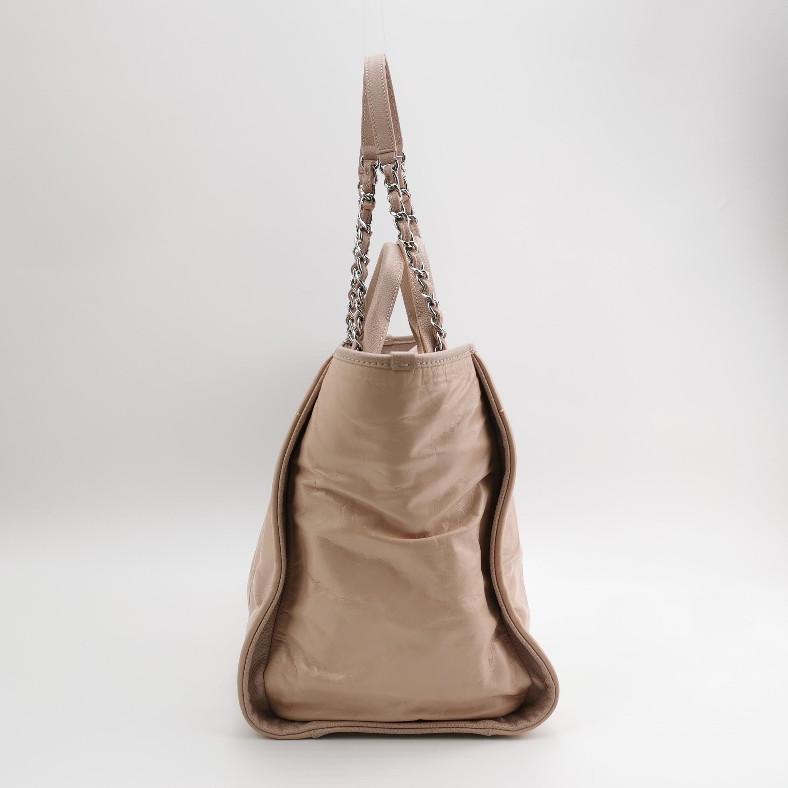 Chanel Deauville Tote Medium Pink Leather Top Handle Leather Chain Straps Bon état - En vente à AUBERVILLIERS, FR