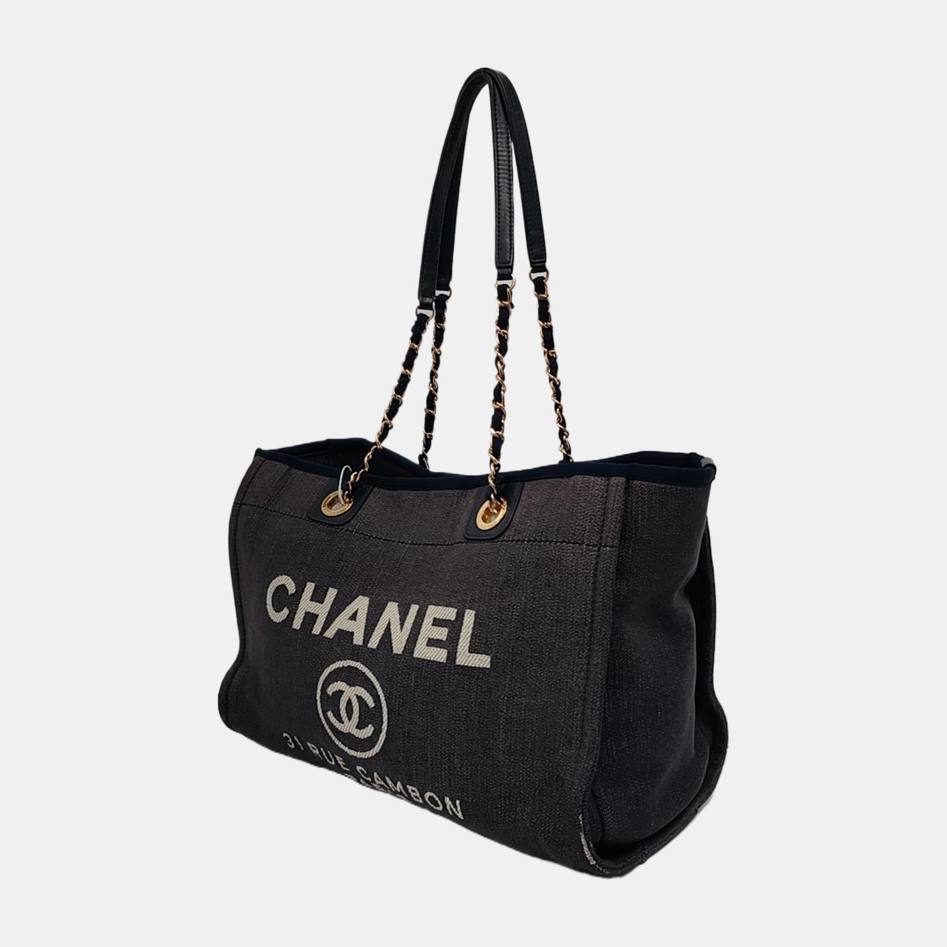 Noir Chanel Deauville Tote Navy Denim Cloth Leather Chain Strap Gold Hardware Medium en vente