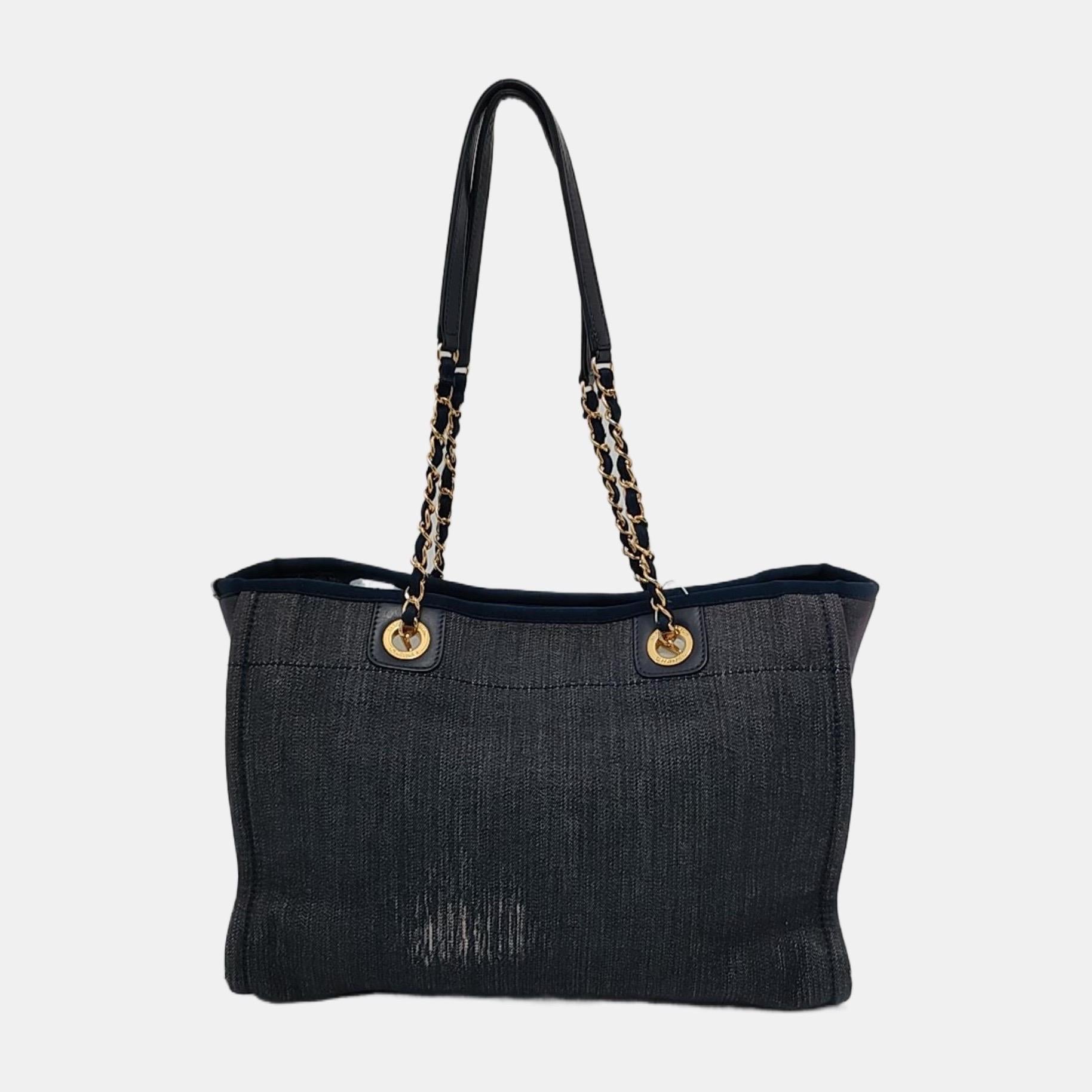 Chanel Deauville Tote Navy Denim Cloth Leather Chain Strap Gold Hardware Medium Bon état - En vente à AUBERVILLIERS, FR