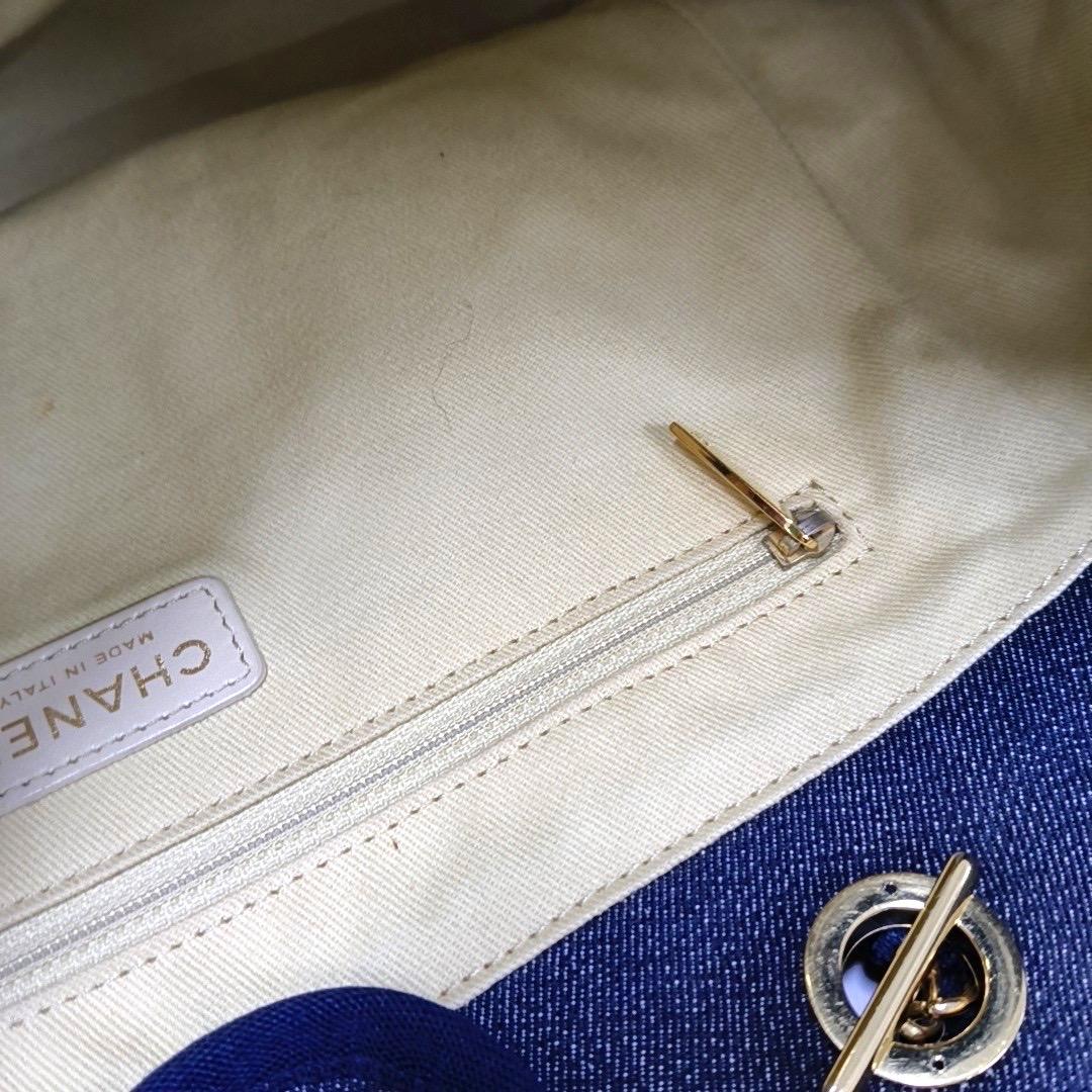 Chanel Deauville Tote Navy Denim Cloth Leather Chain Strap Gold Hardware Medium en vente 4
