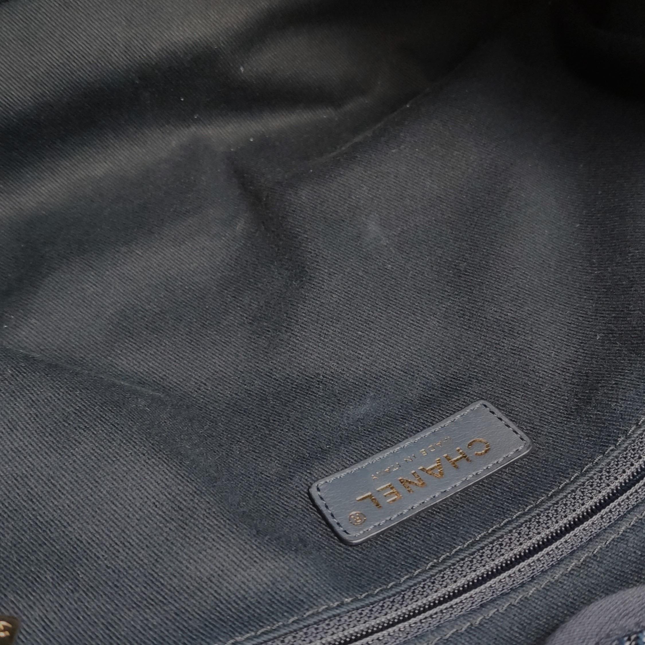 Chanel Deauville Tote Tela Vaquera Azul Marino Correa Cadena Piel Pequeño 34cm en venta 7