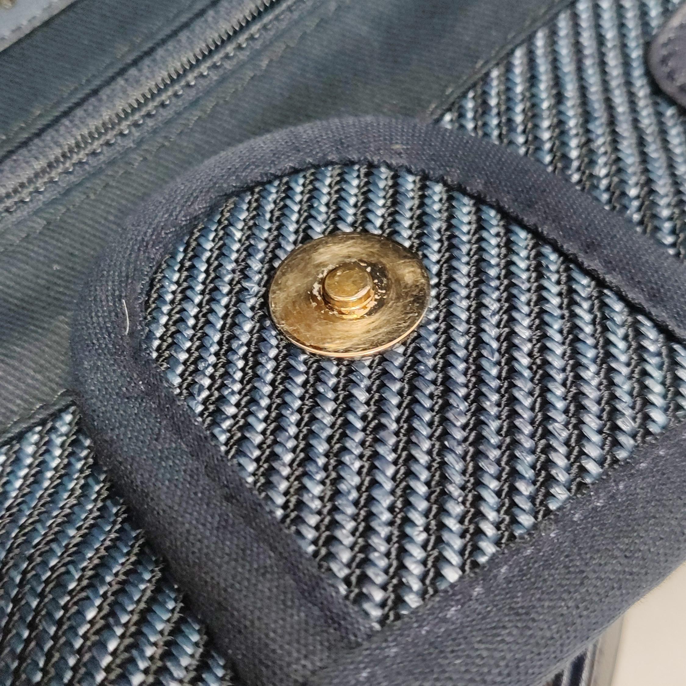 Chanel Deauville Tote Tela Vaquera Azul Marino Correa Cadena Piel Pequeño 34cm en venta 10