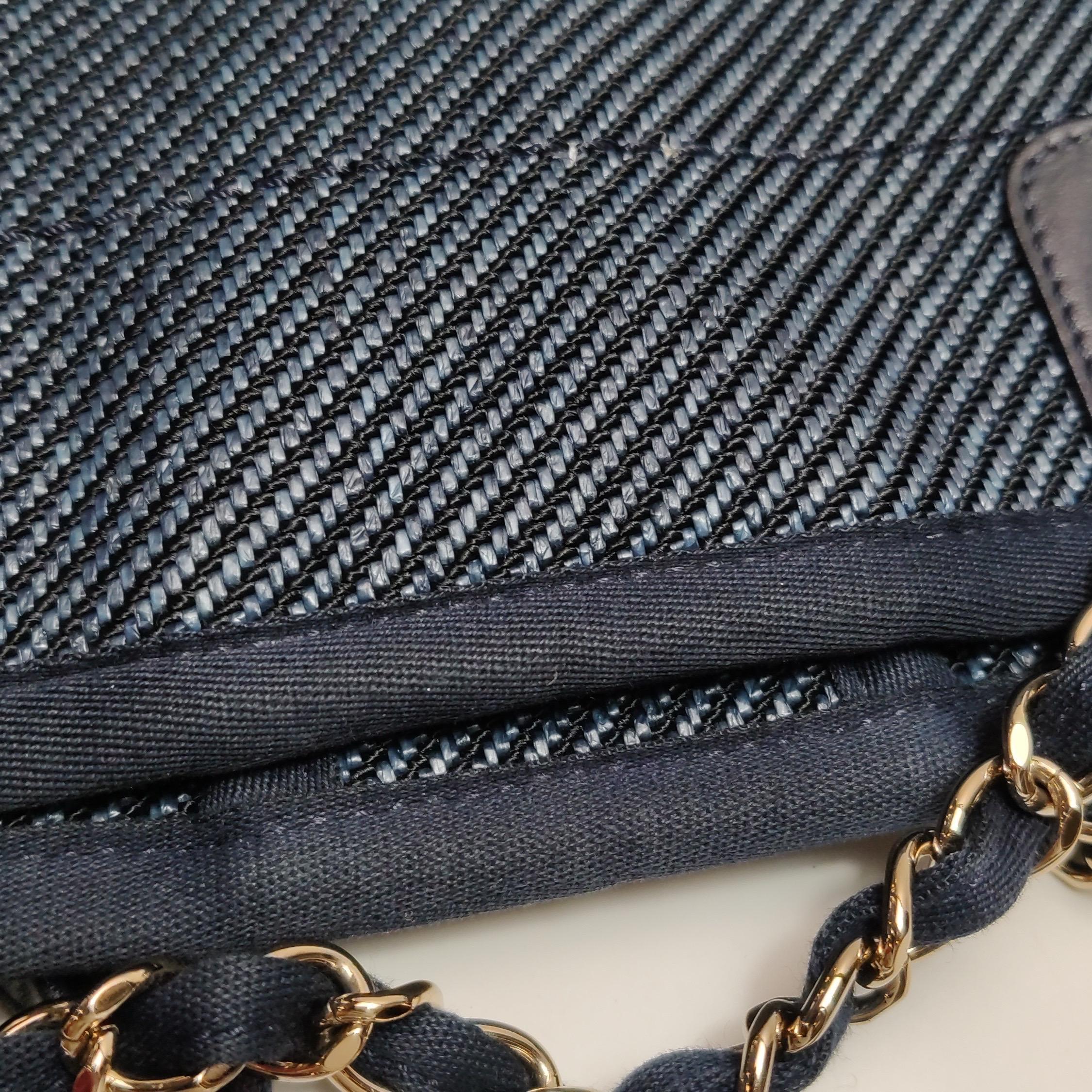 Chanel Deauville Tote Tela Vaquera Azul Marino Correa Cadena Piel Pequeño 34cm en venta 14