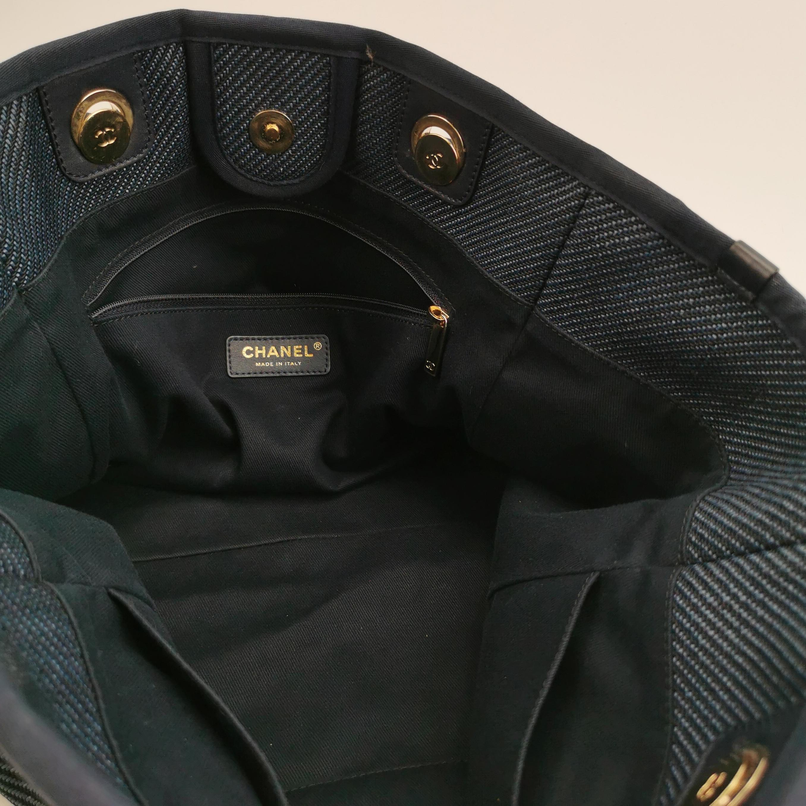 Chanel Deauville Tote Tela Vaquera Azul Marino Correa Cadena Piel Pequeño 34cm en venta 1
