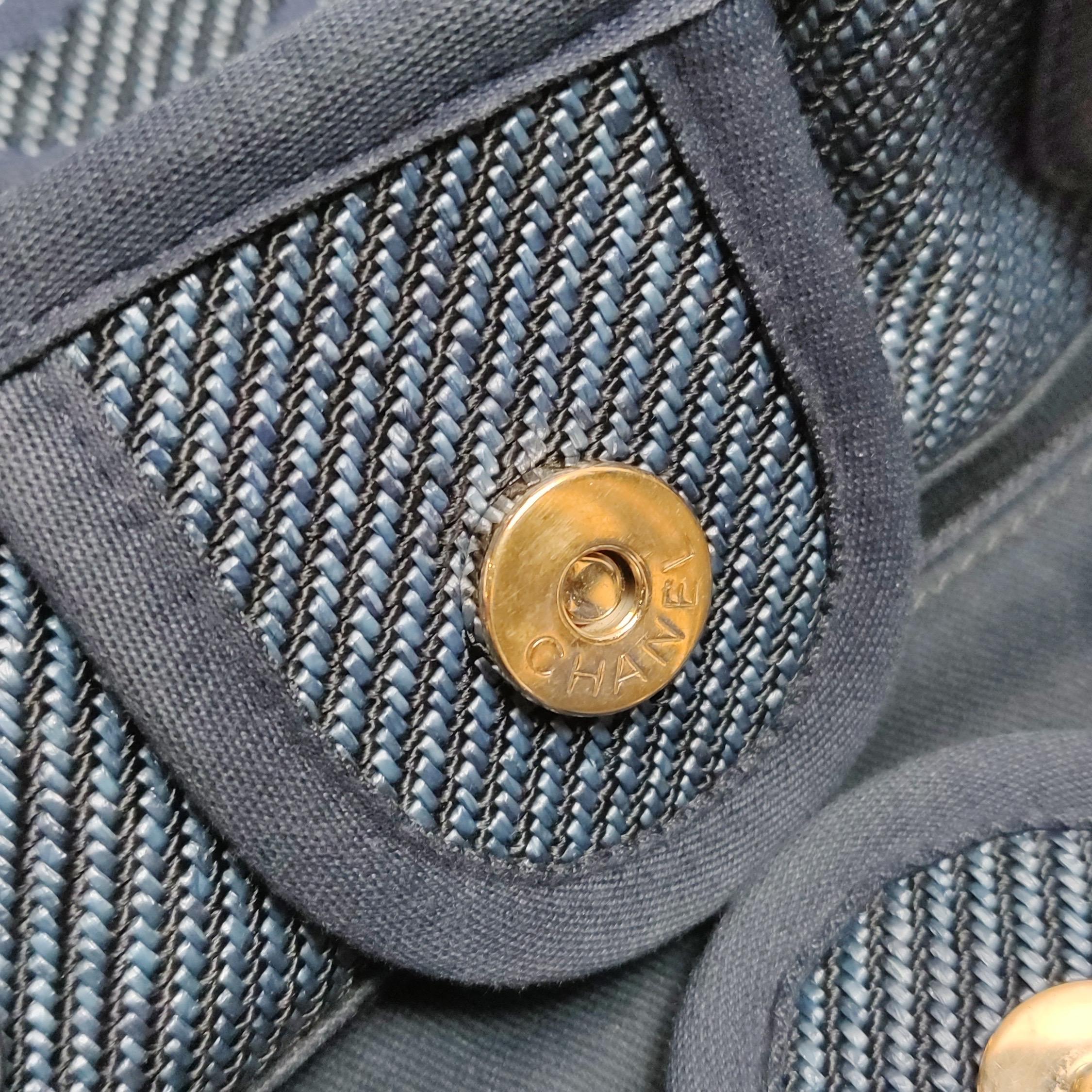 Chanel Deauville Tote Tela Vaquera Azul Marino Correa Cadena Piel Pequeño 34cm en venta 3