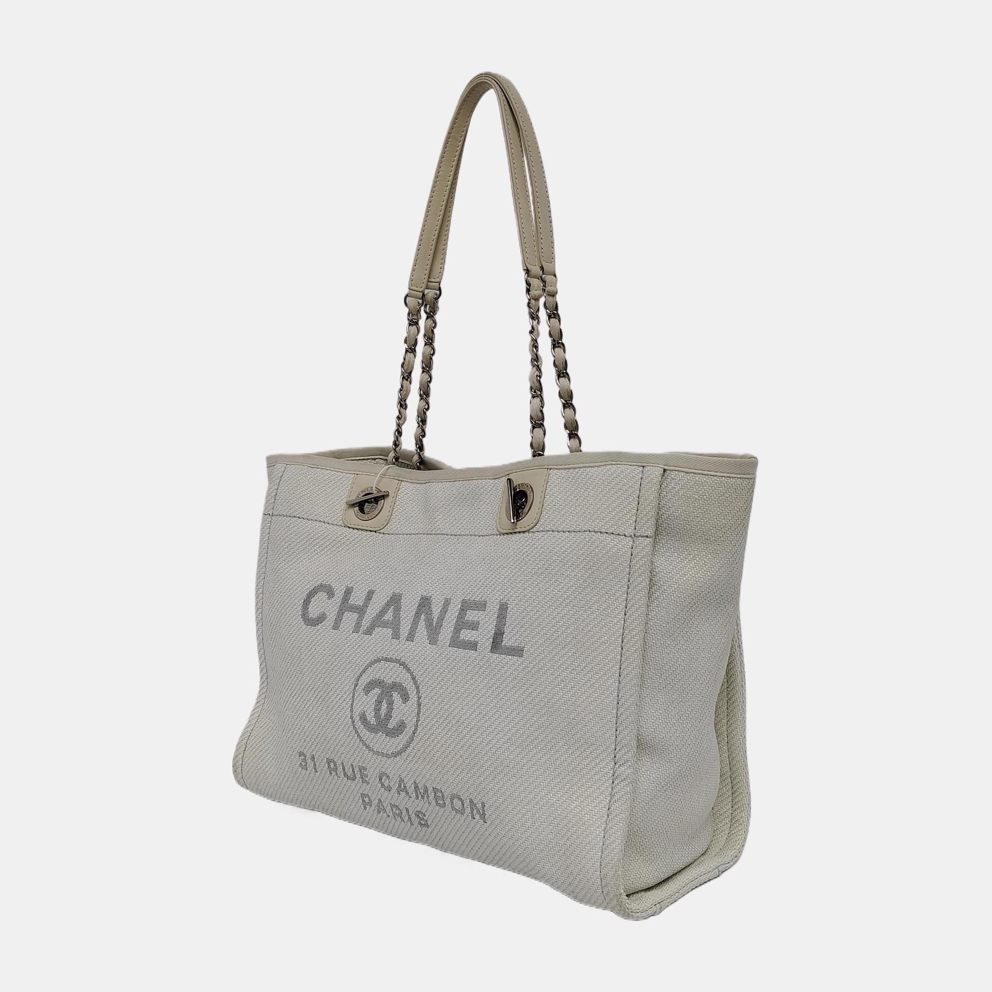 Chanel Deauville Tote Small Light Blue Denim Top Handle In Good Condition In AUBERVILLIERS, FR