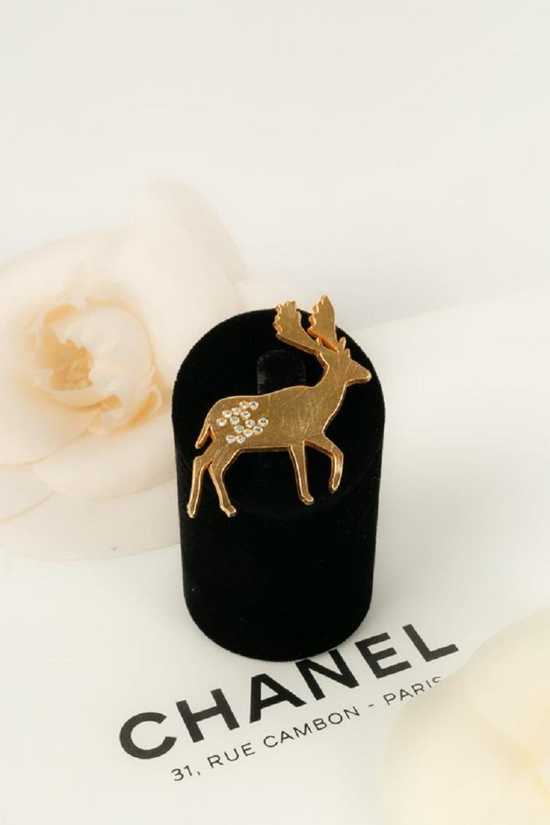 Chanel Deer Brooch in Gold Metal and Swarovski Strass, 2001 For Sale 2