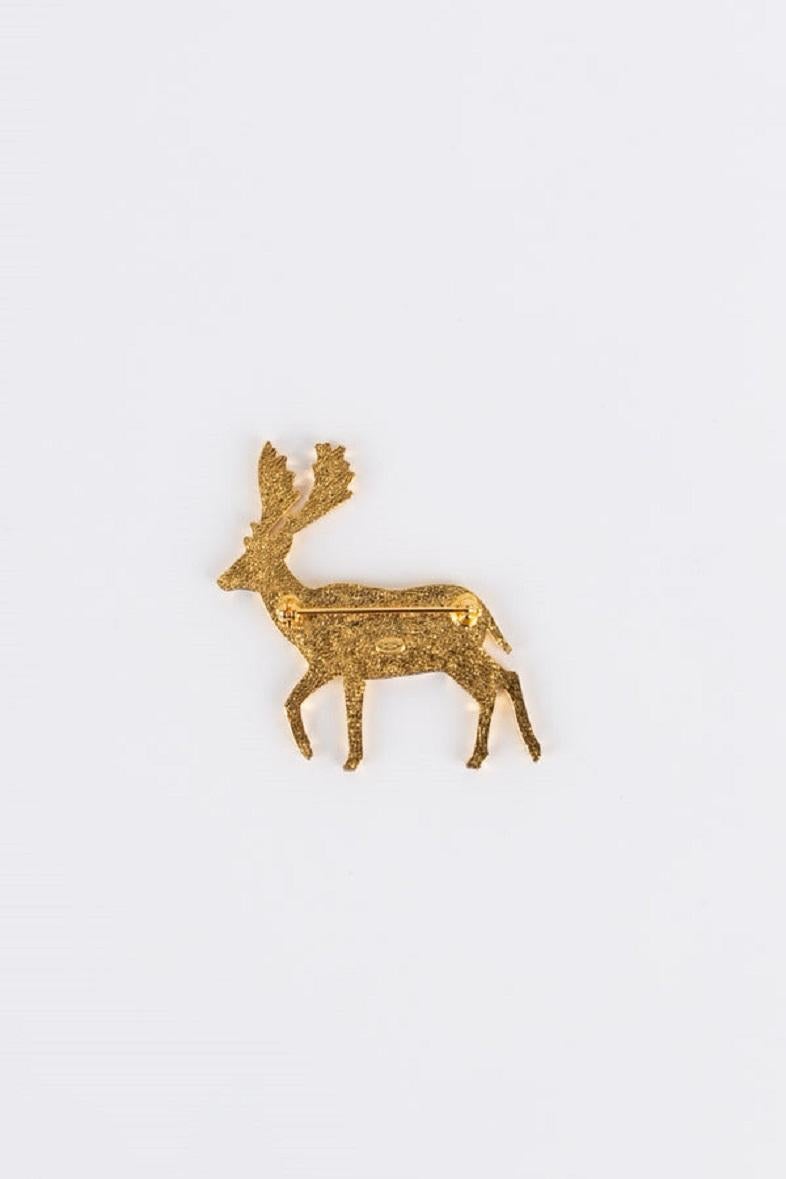 Chanel Deer Brooch in Gold Metal & Swarovski Strass, 2001 In Excellent Condition For Sale In SAINT-OUEN-SUR-SEINE, FR