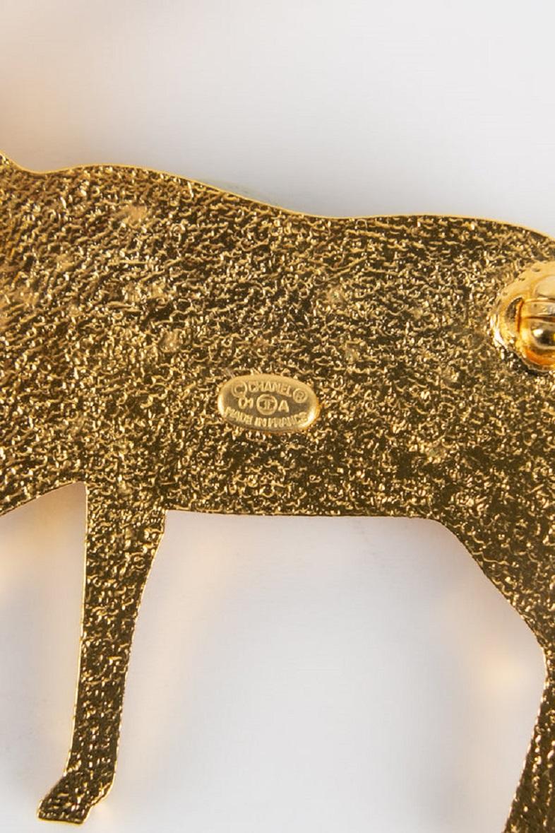 Chanel Broche cerf en métal doré et bretelles Swarovski, 2001 en vente 1