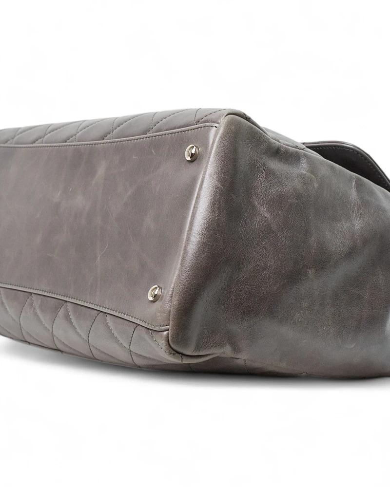 Chanel Delivery Tote Trapuntata Grigia en vente 6