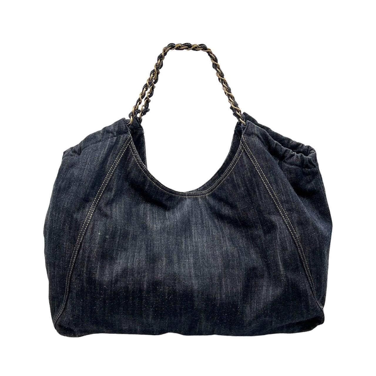 We are offering this lovely denim Chanel tote. Made in Italy, this bag is finely crafted of a denim exterior with a large embroidered Chanel interlocking 'CC' logo front and center. It has dual intertwined denim and gold-tone chain shoulder straps.