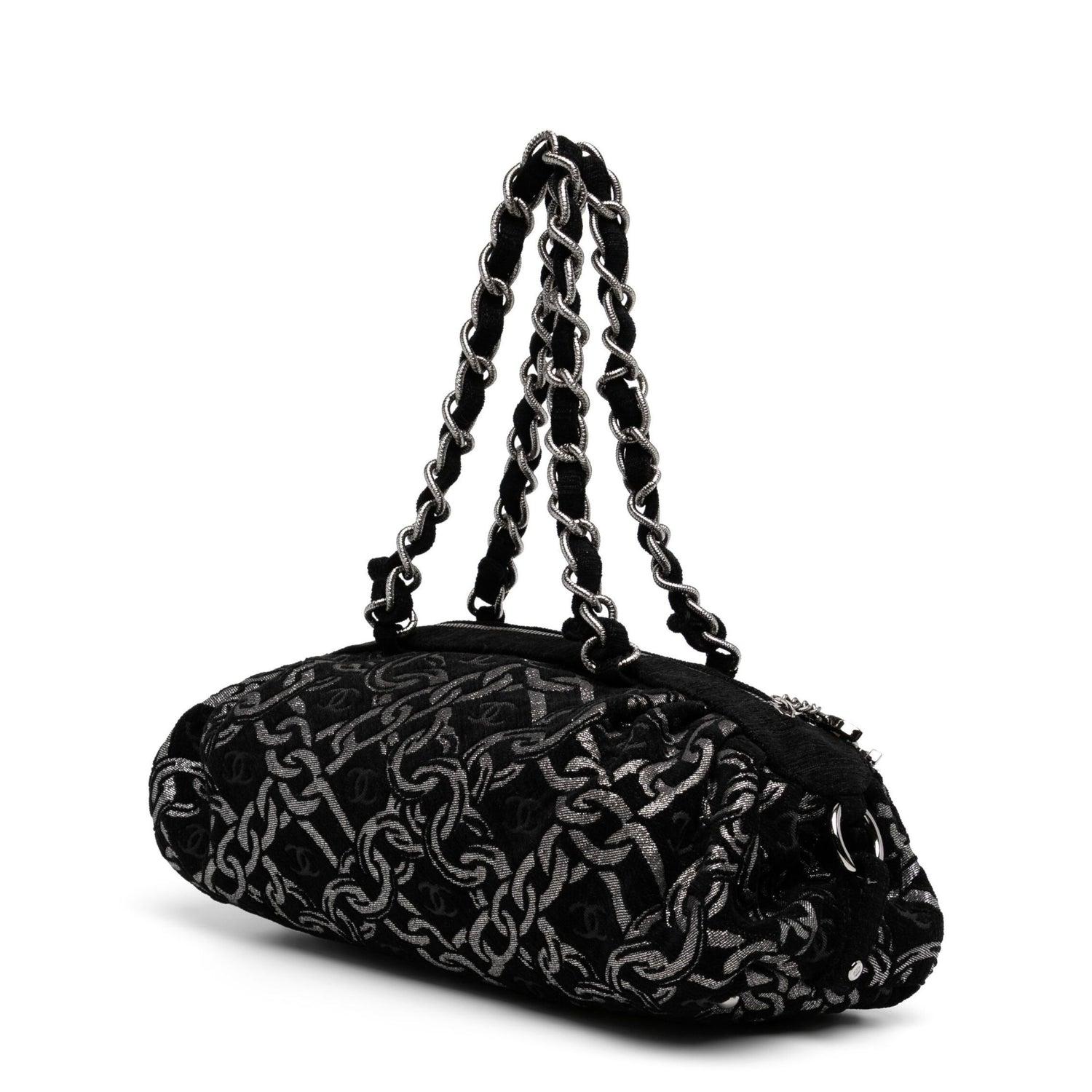 Black
Two top handles
Chain-link detailing
Top zip fastening
Main compartment
Comes with dust bag and authenticity card
Condition: Excellent
This pre-loved bag is in excellent condition with minimal signs of wear.
Please kindly note all items have