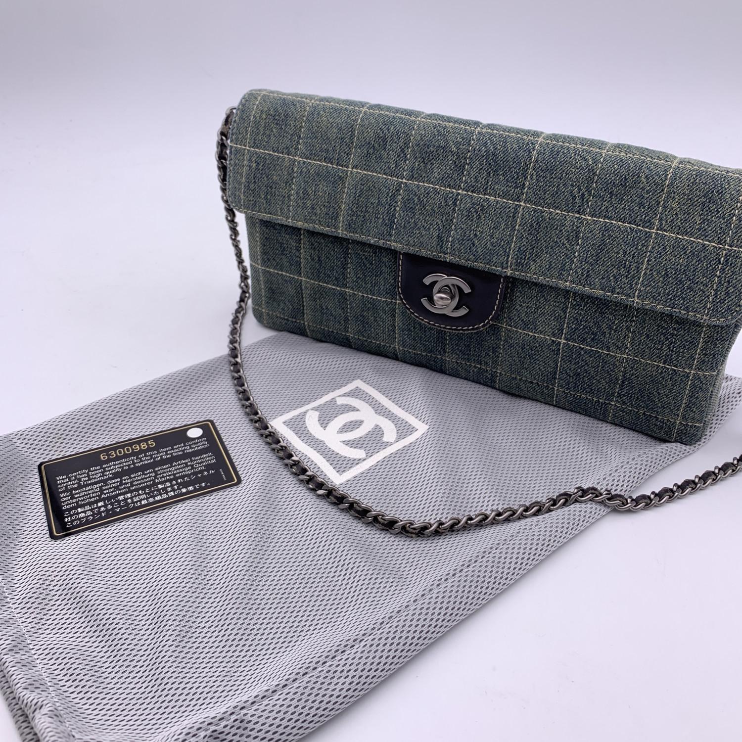 Chanel Denim Chocolate Bar Quilting East West Shoulder Bag Clutch In Excellent Condition In Rome, Rome