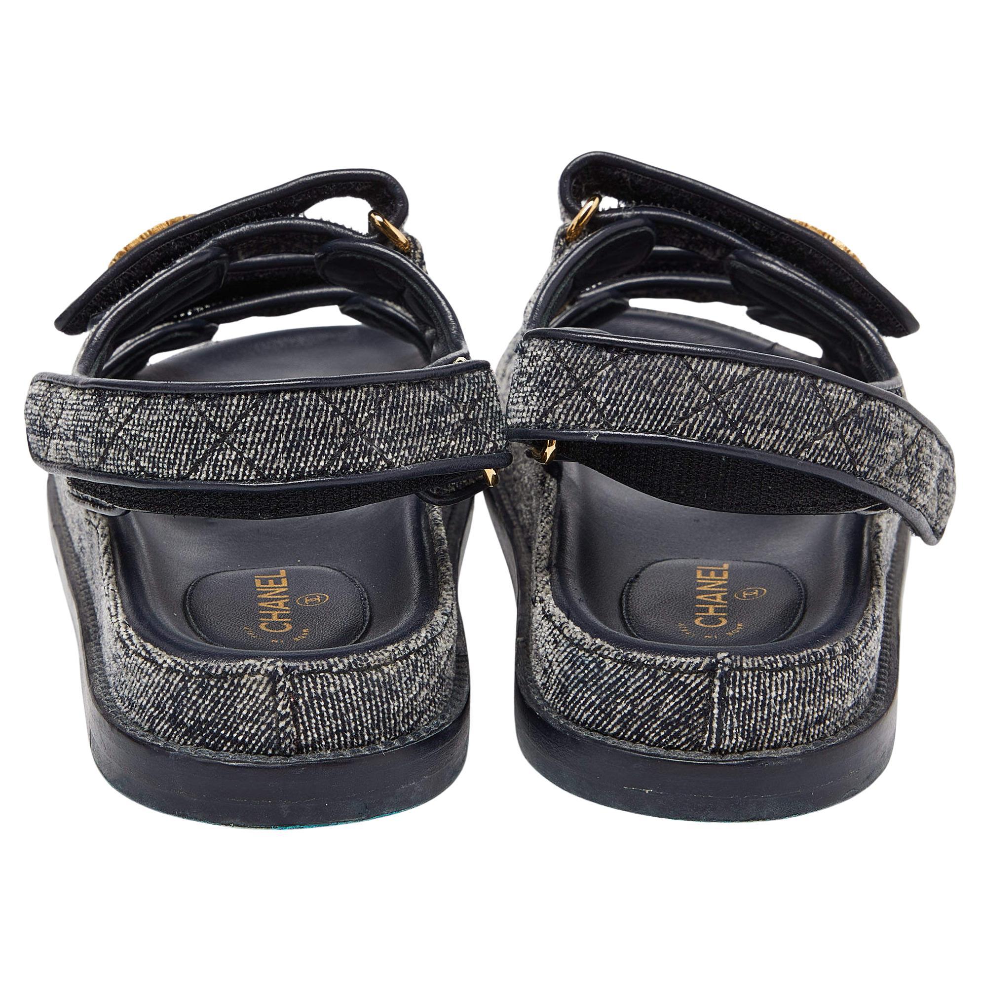 Chanel Denim Grey Velvet Pearl CC Dad Sandals 

Size 40 
New in Box

Grey denim quilted velvet
Velcro straps closure
Embellished CC pearl logo buttons
Made in Italy