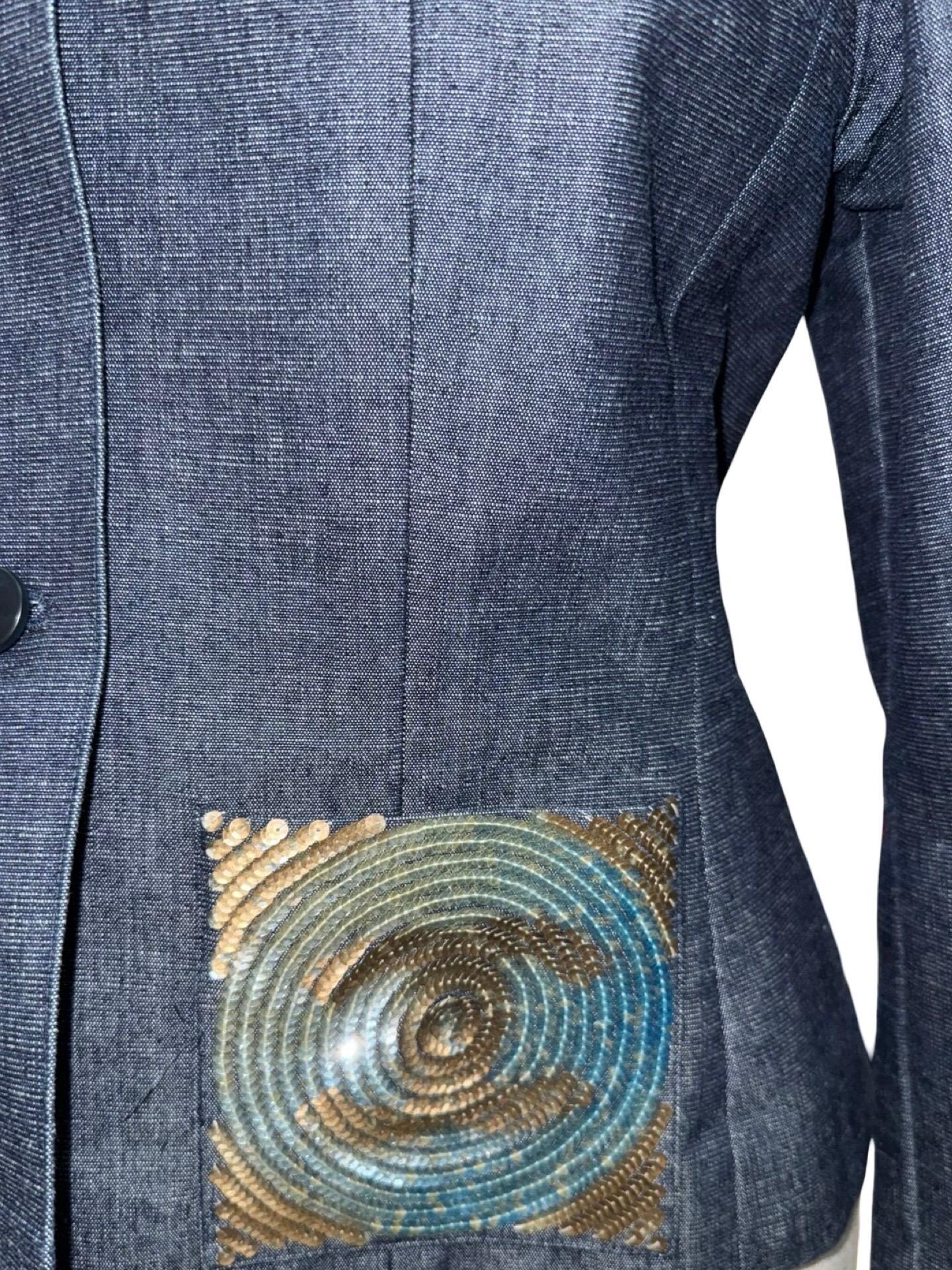 Chanel denim jacket with CC sequins pockets In Good Condition For Sale In Sheung Wan, HK