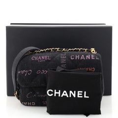 Chanel Denim Mood Klappentasche mit Logo aus gestepptem Denim