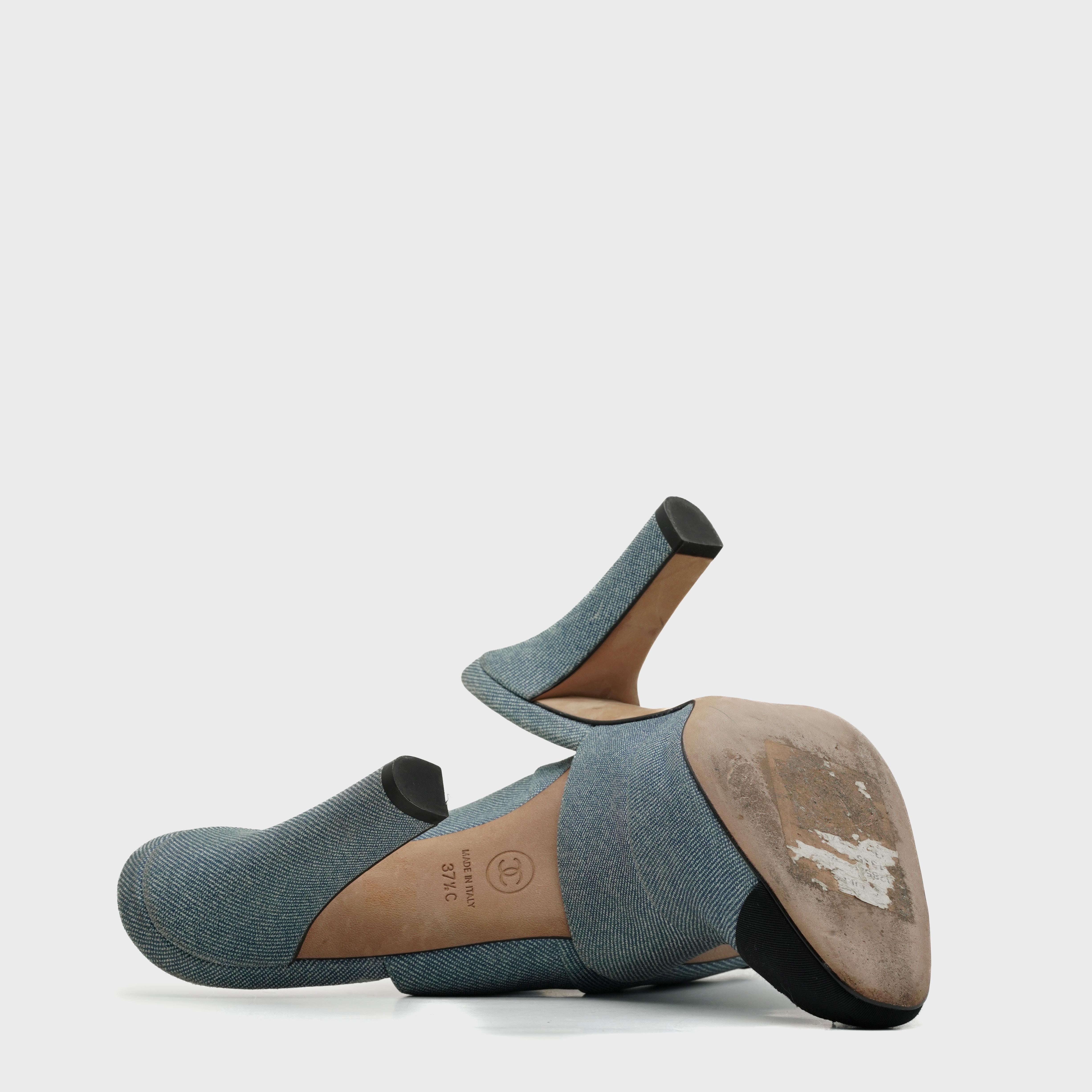 Chanel Denim Mules mit schwarzer Cap Toe von Karl Lagerfeld, SS 2017 im Angebot 1