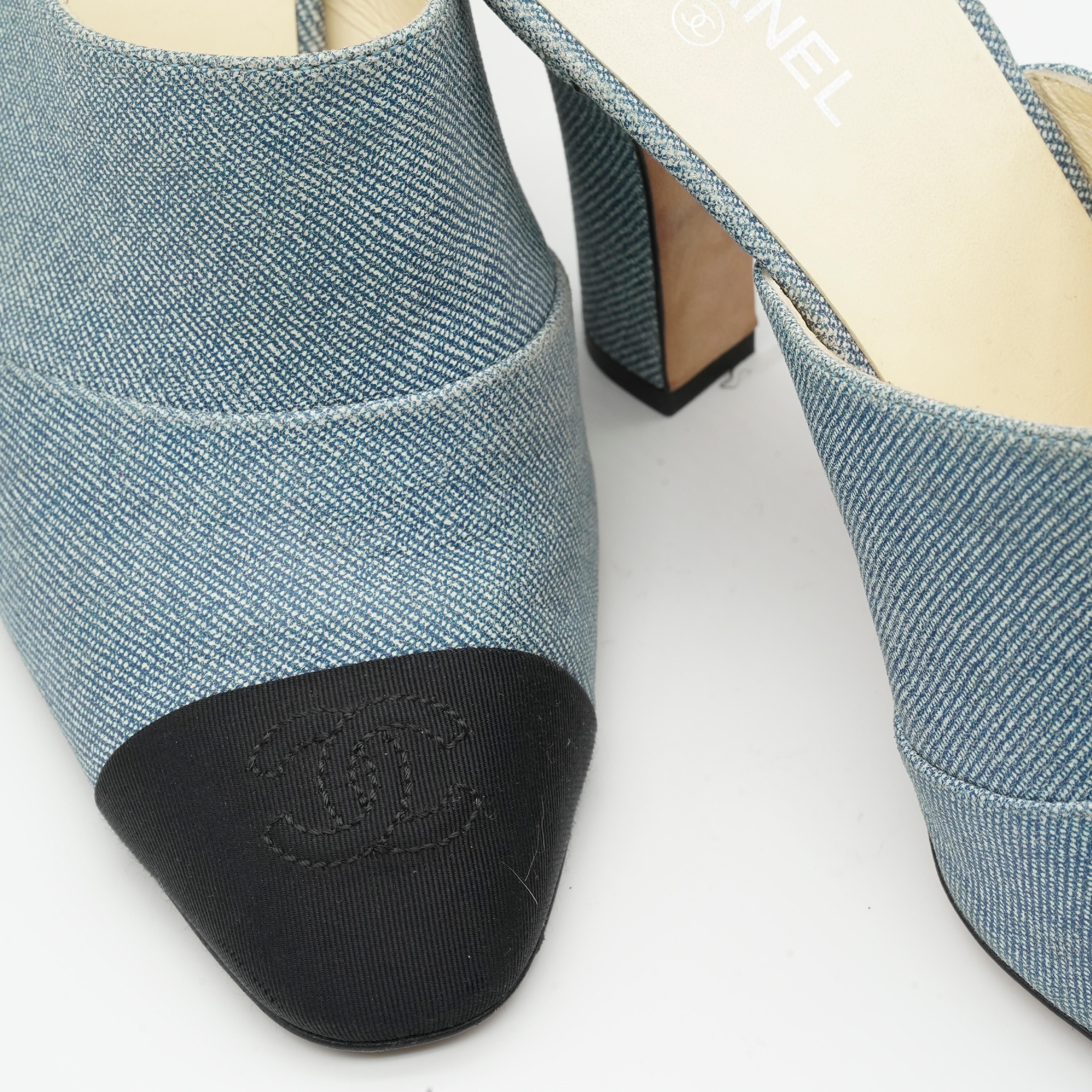 Chanel Denim Mules mit schwarzer Cap Toe von Karl Lagerfeld, SS 2017 im Angebot 3