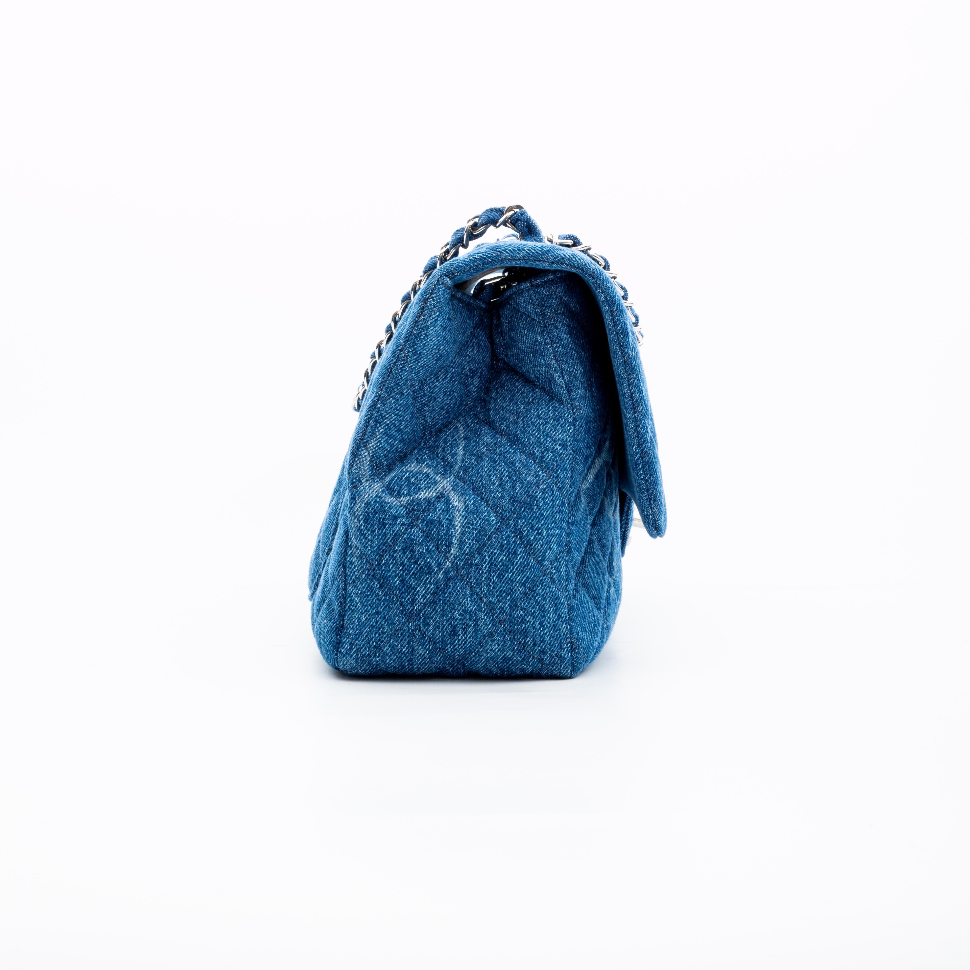 Chanel Denim gesteppt CC Druck Jumbo einzelne Klappe Tasche blau 2020 im Zustand „Neu“ in Montreal, Quebec