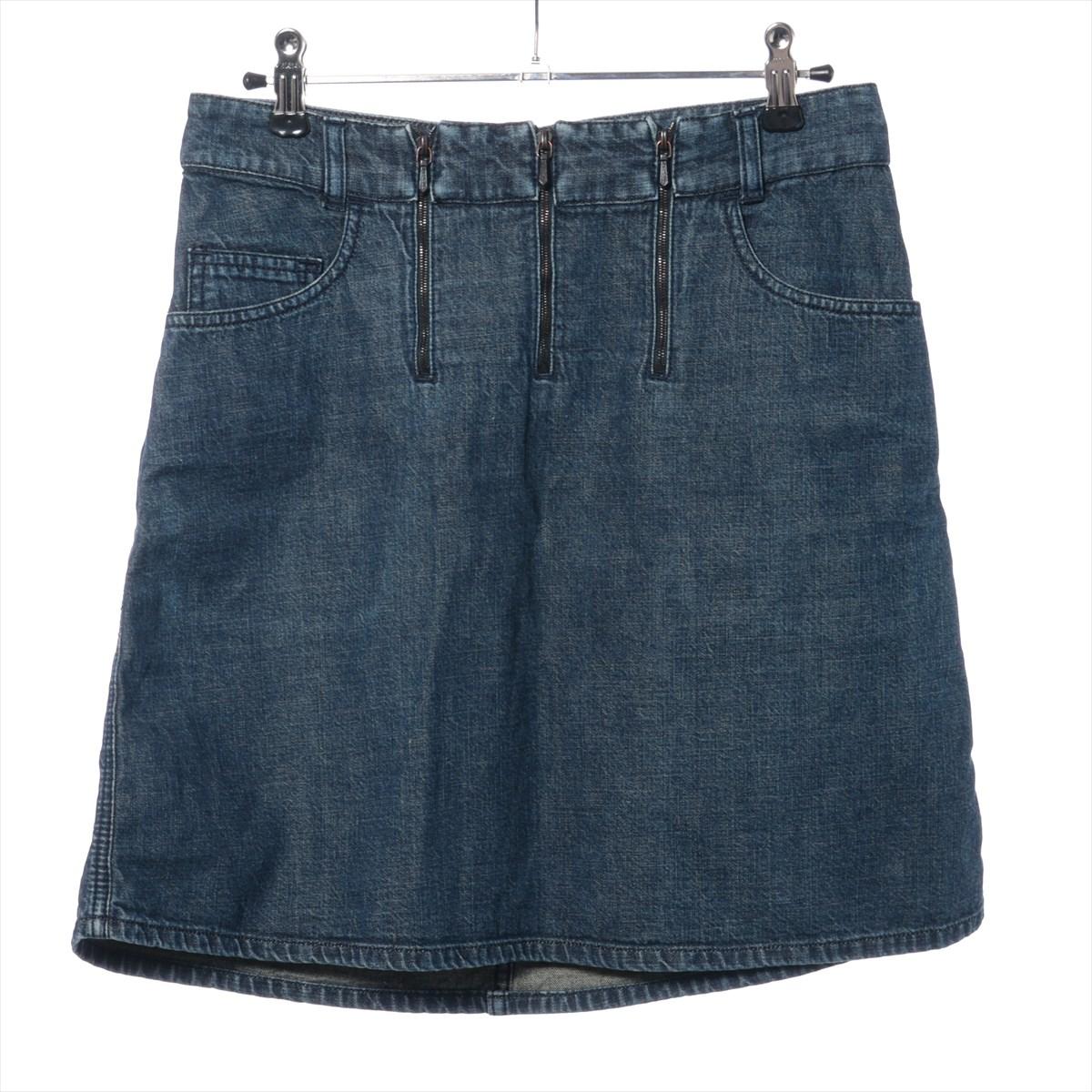 The Chanel Denim Skirt in Navy Blue is a chic and versatile piece that blends casual style with sophisticated design. Crafted from premium denim, the skirt offers durability and comfort. It features three front zippers and two pockets, adding a