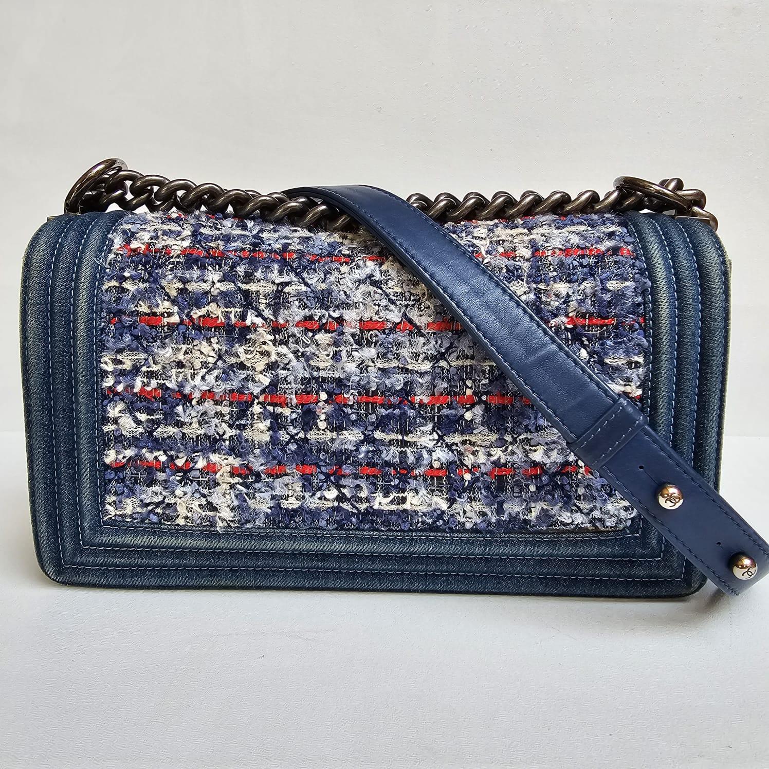 Beautiful boy bag in denim and tweed. A classic bag in great casual color way. Comes with dust bag and holo only. Series #19. Overall still in great condition.
