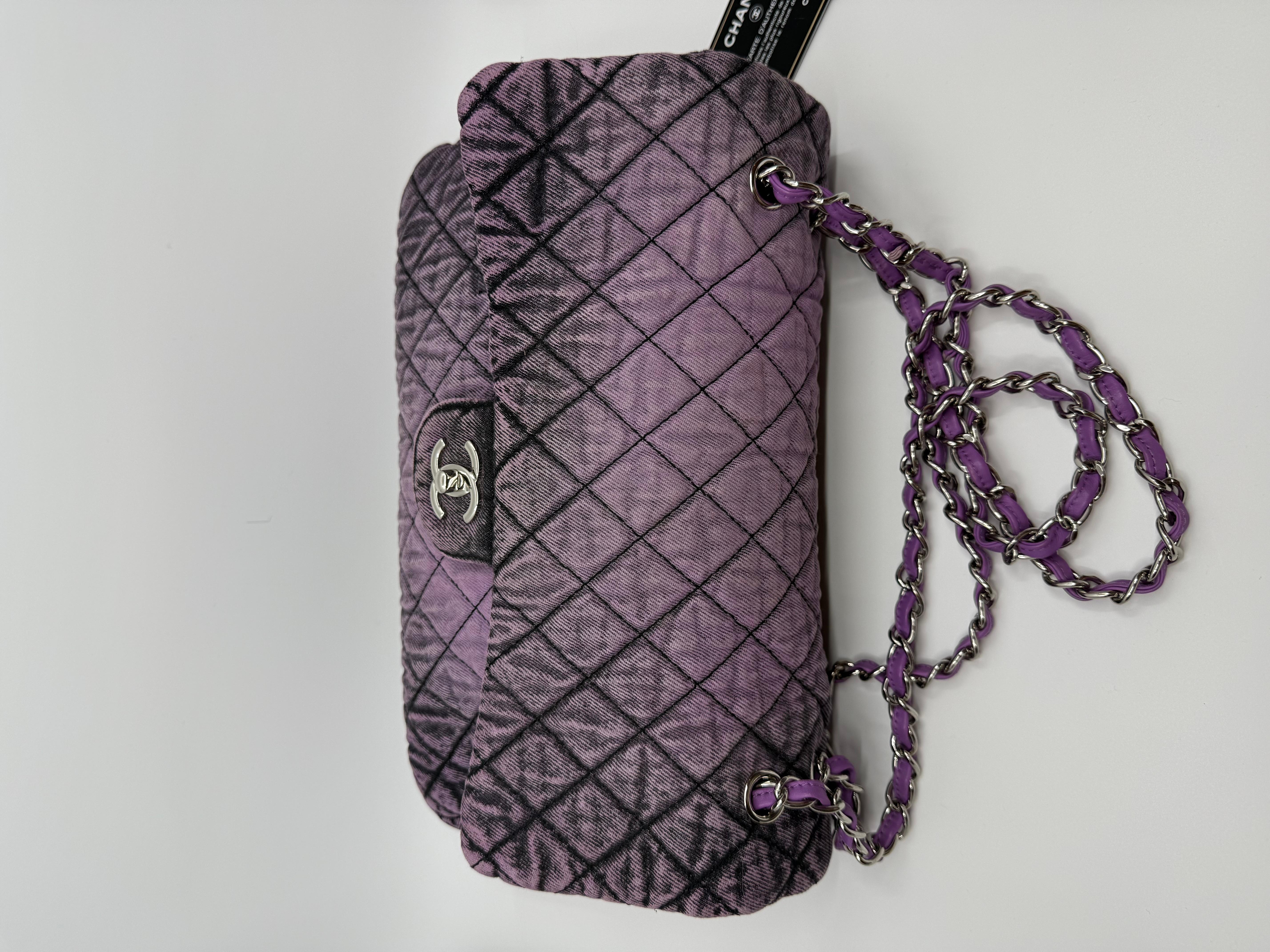 Nero Borsa a tracolla Chanel Denimpression Purple Jumbo Denim in vendita