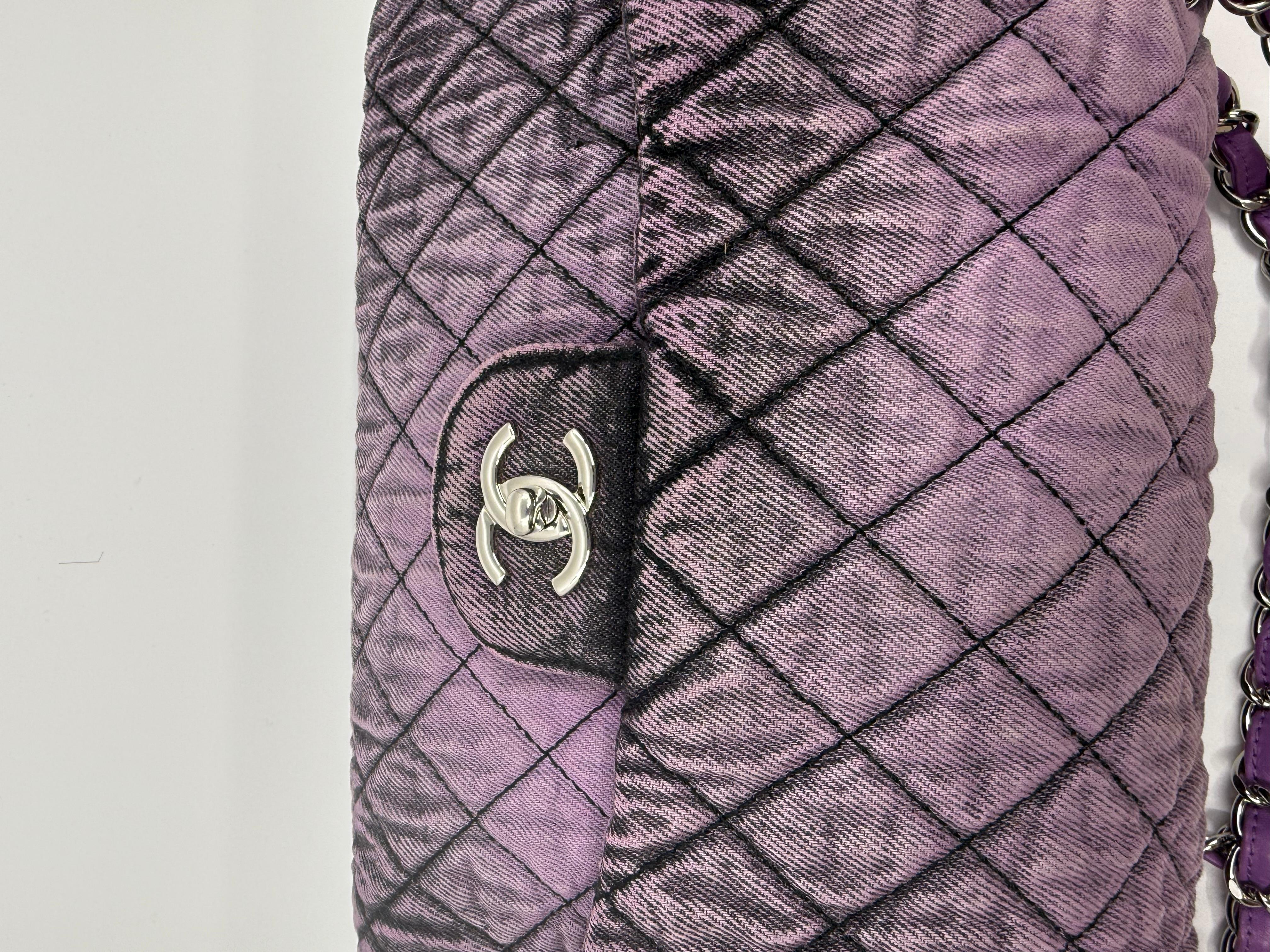 Borsa a tracolla Chanel Denimpression Purple Jumbo Denim In condizioni buone in vendita a Rowland Heights, CA