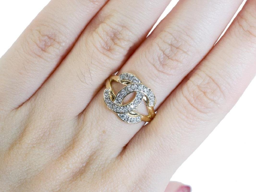 Chanel Design 18K Yellow Gold Diamond Ring with 0.35 Total Carat Round Cut Diamonds.

-26 diamond main stones of 0.0135, total: 0.35 ct.
cut: round brilliant
color: I
clarity: VS

dimensions: Front width: 12.08mm, band width: 3.40mm, band thickness: