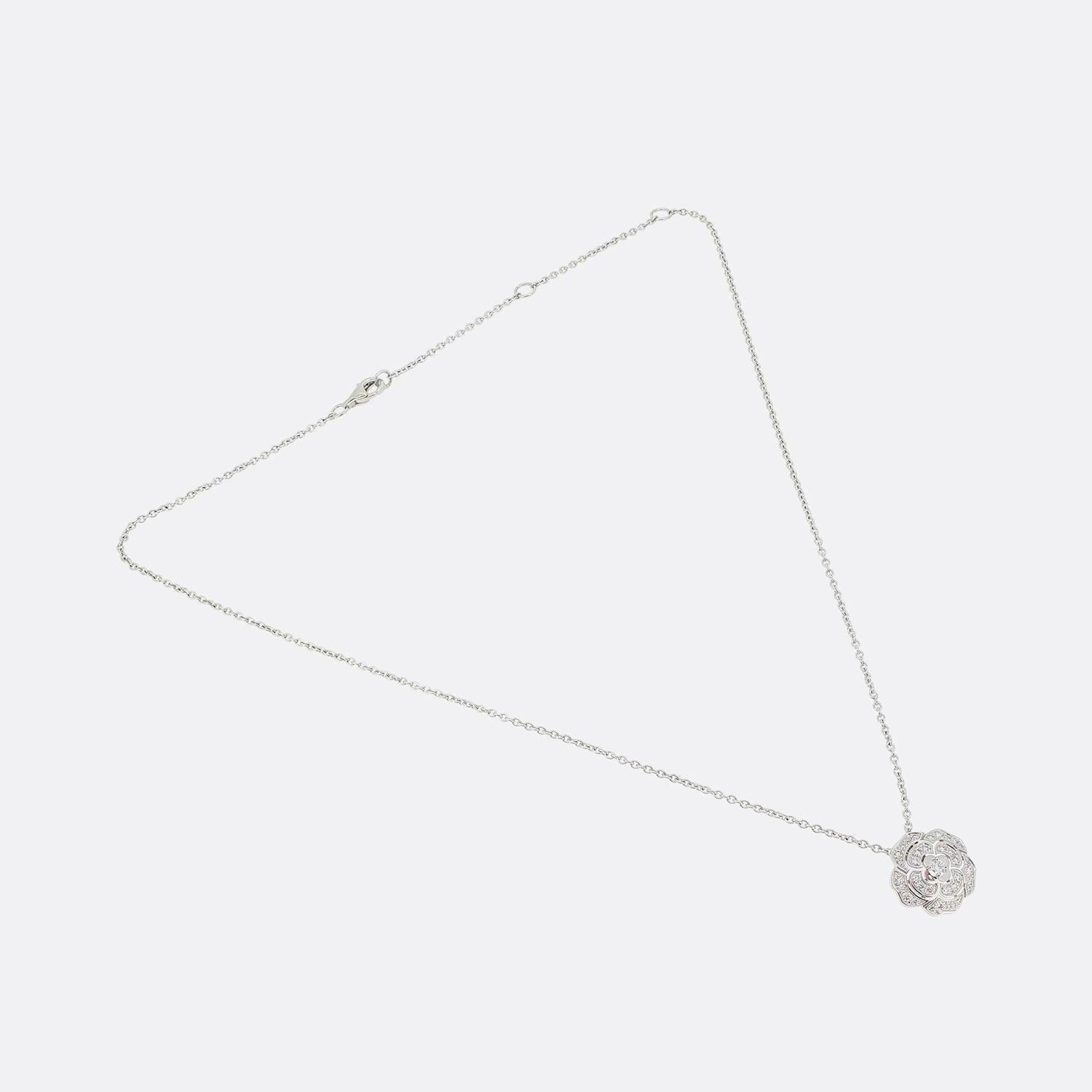 Collana Chanel con diamante Bouton de Camélia In condizioni ottime in vendita a London, GB