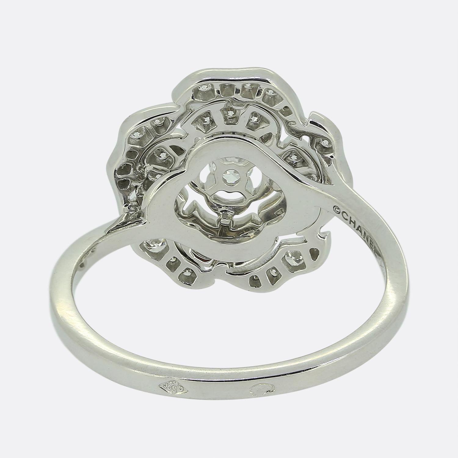 Chanel Diamant Bouton de Camélia Ring im Zustand „Hervorragend“ im Angebot in London, GB
