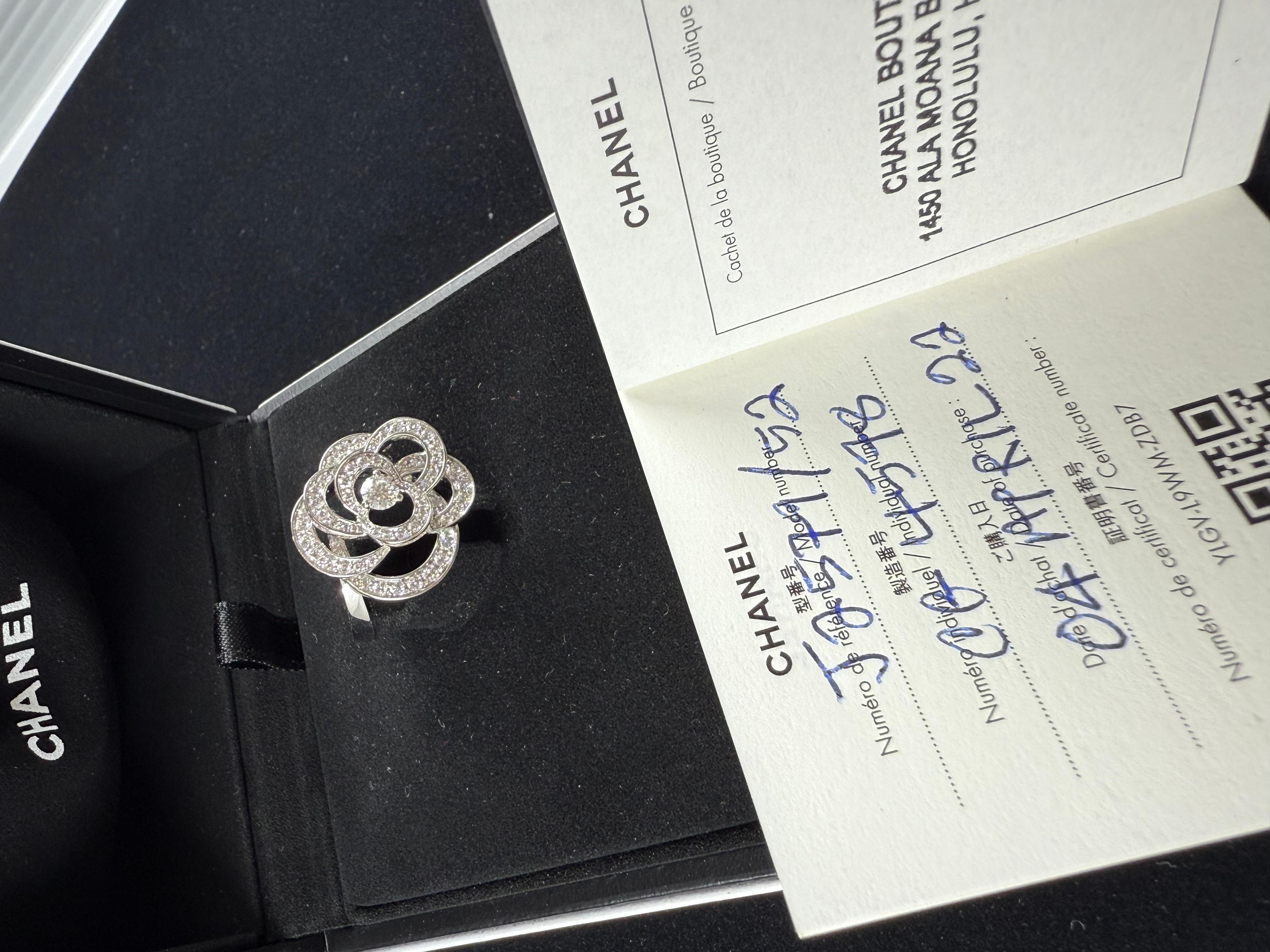 Taglio brillante Anello Chanel Camelia con diamanti 18 carati in vendita