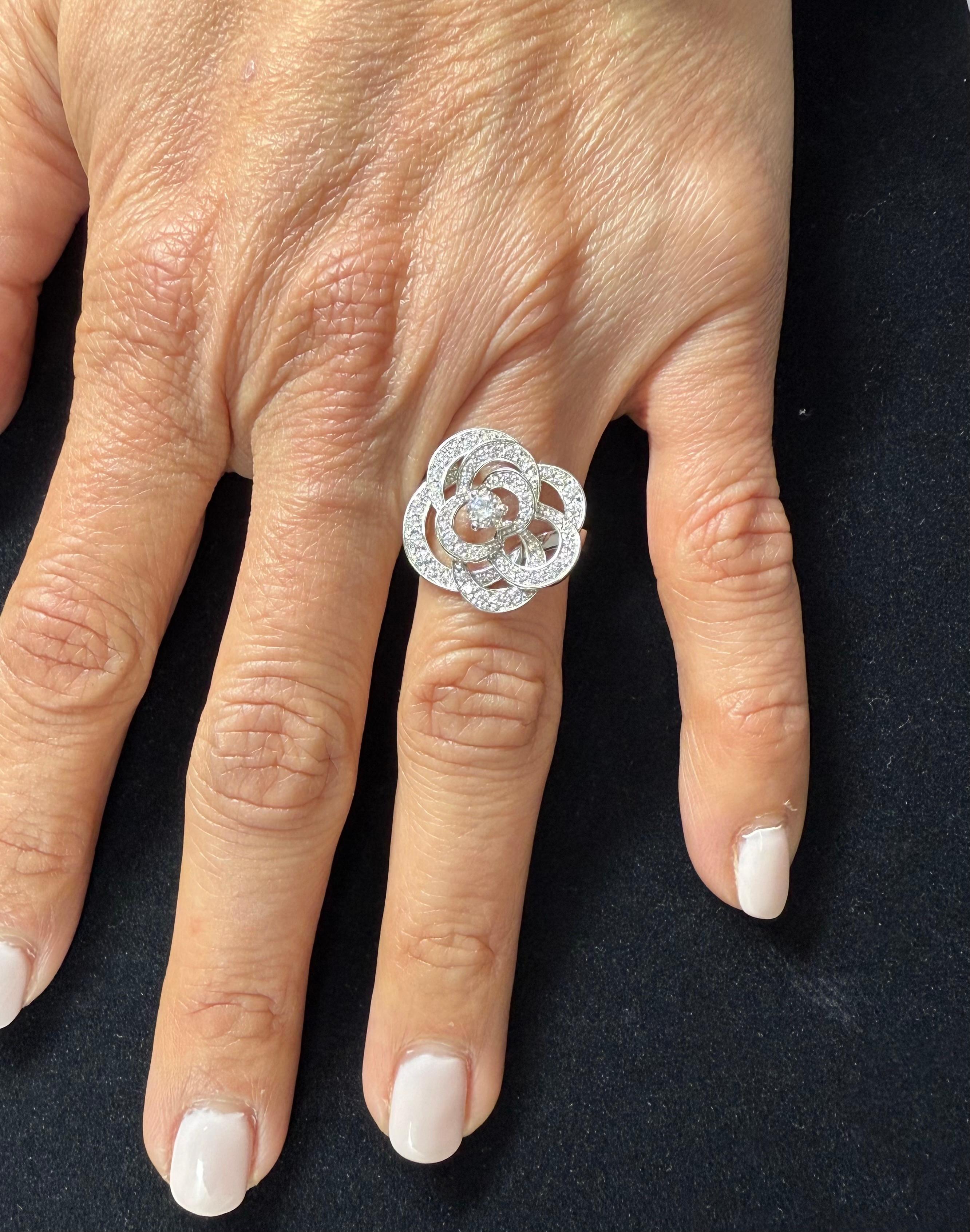 da uomo o donna Anello Chanel Camelia con diamanti 18 carati in vendita