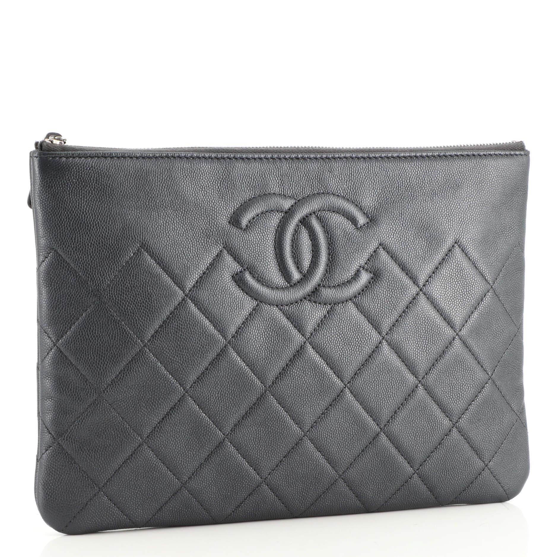 Chanel Diamond CC O Case Clutch Quilted Caviar Medium In Good Condition In NY, NY