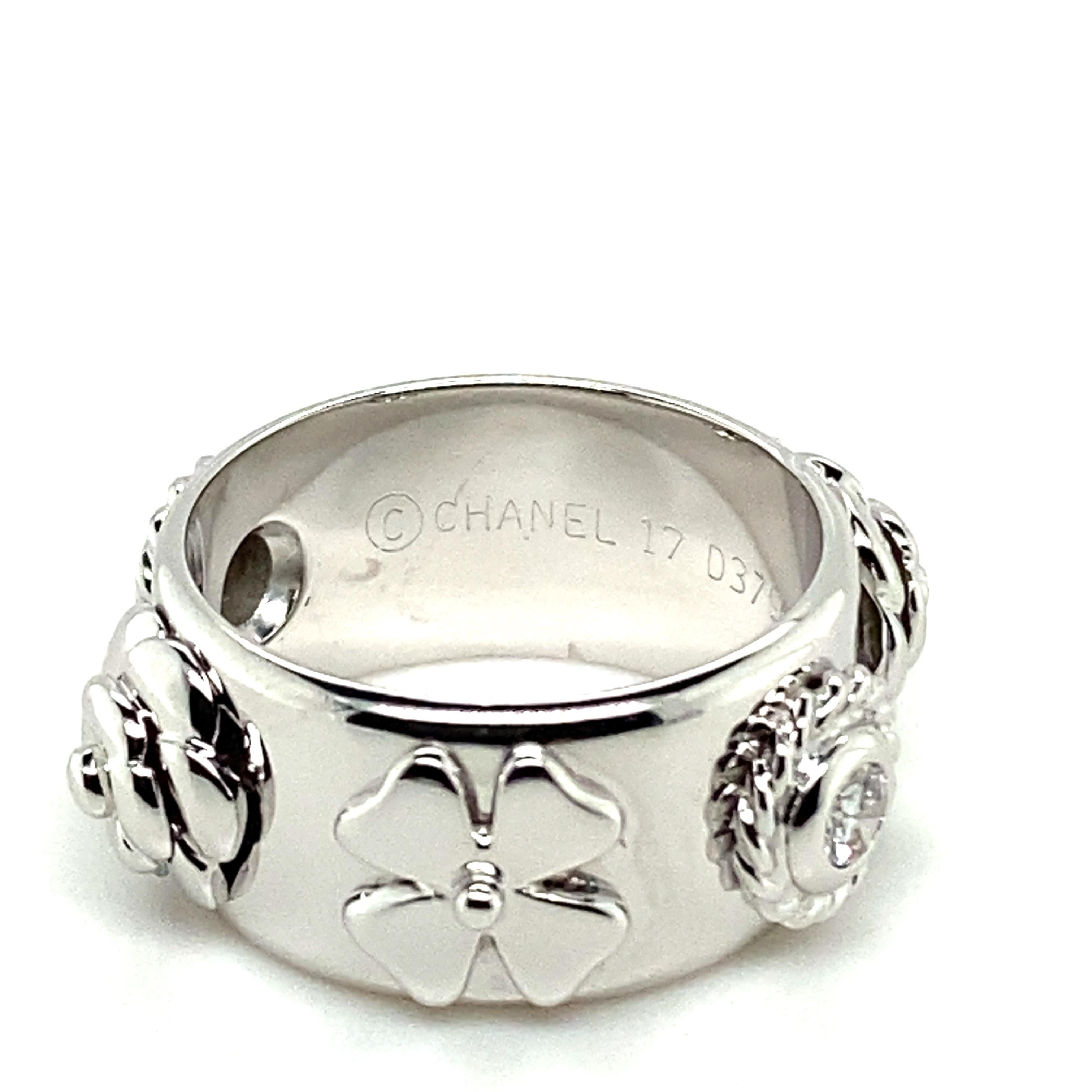 Women's or Men's Chanel Diamond Four-Leaf Clovers and Camelia Ring in 18 Karat White Gold