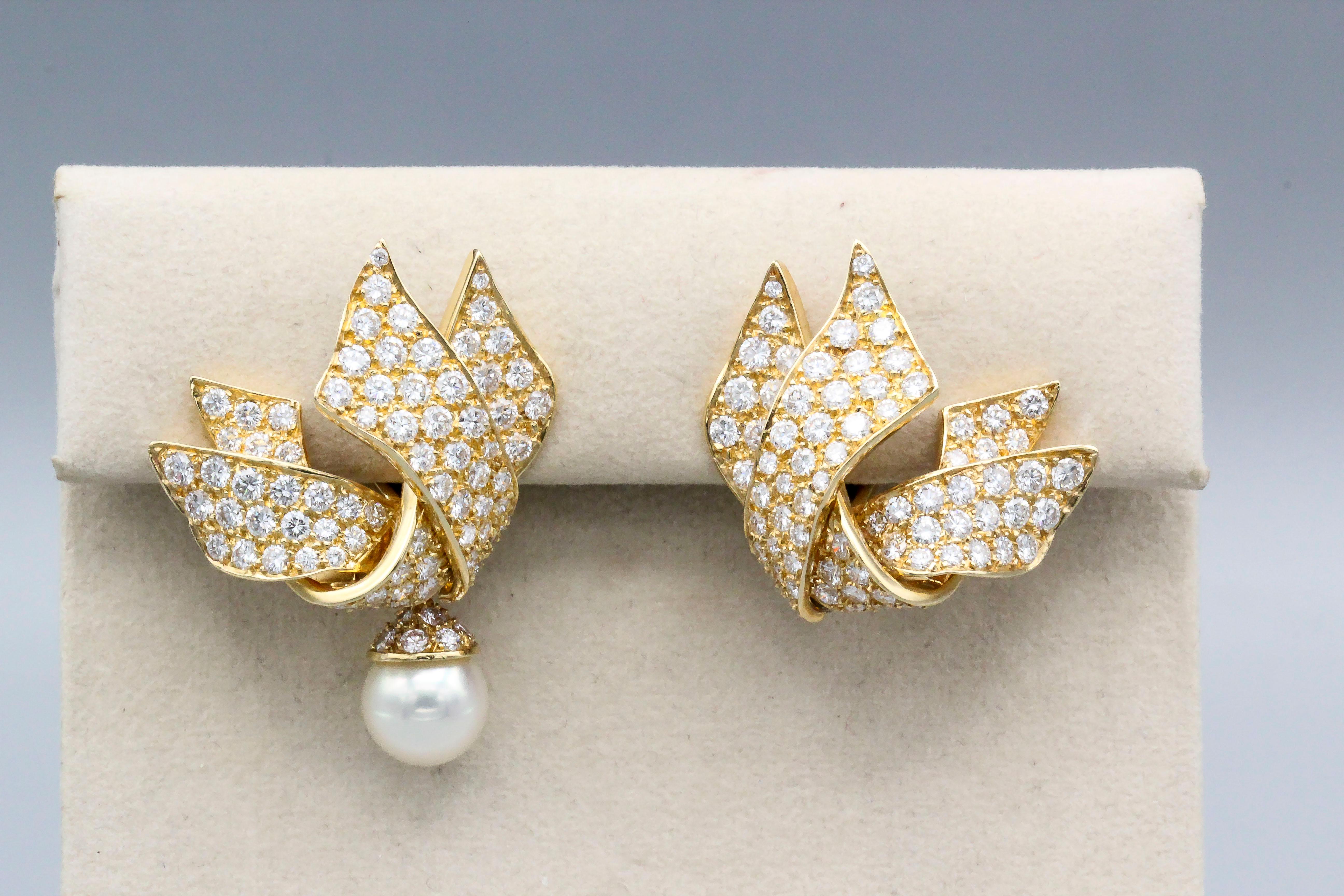 Chanel Diamond Pearl and 18 Karat Gold Day Night Earrings In Excellent Condition In New York, NY