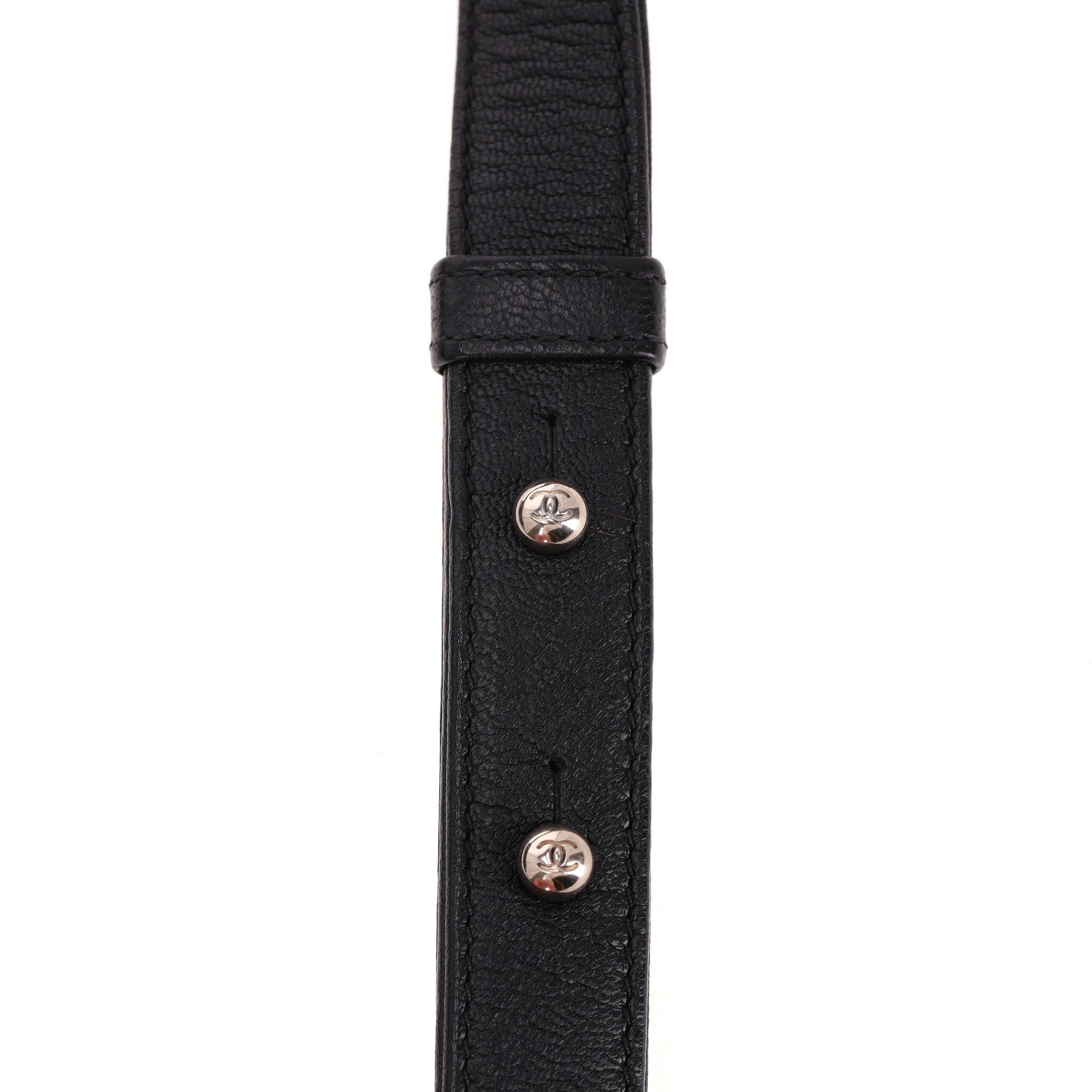 Chanel - Petit sac en cuir de veau matelassé avec diamants en vente 5