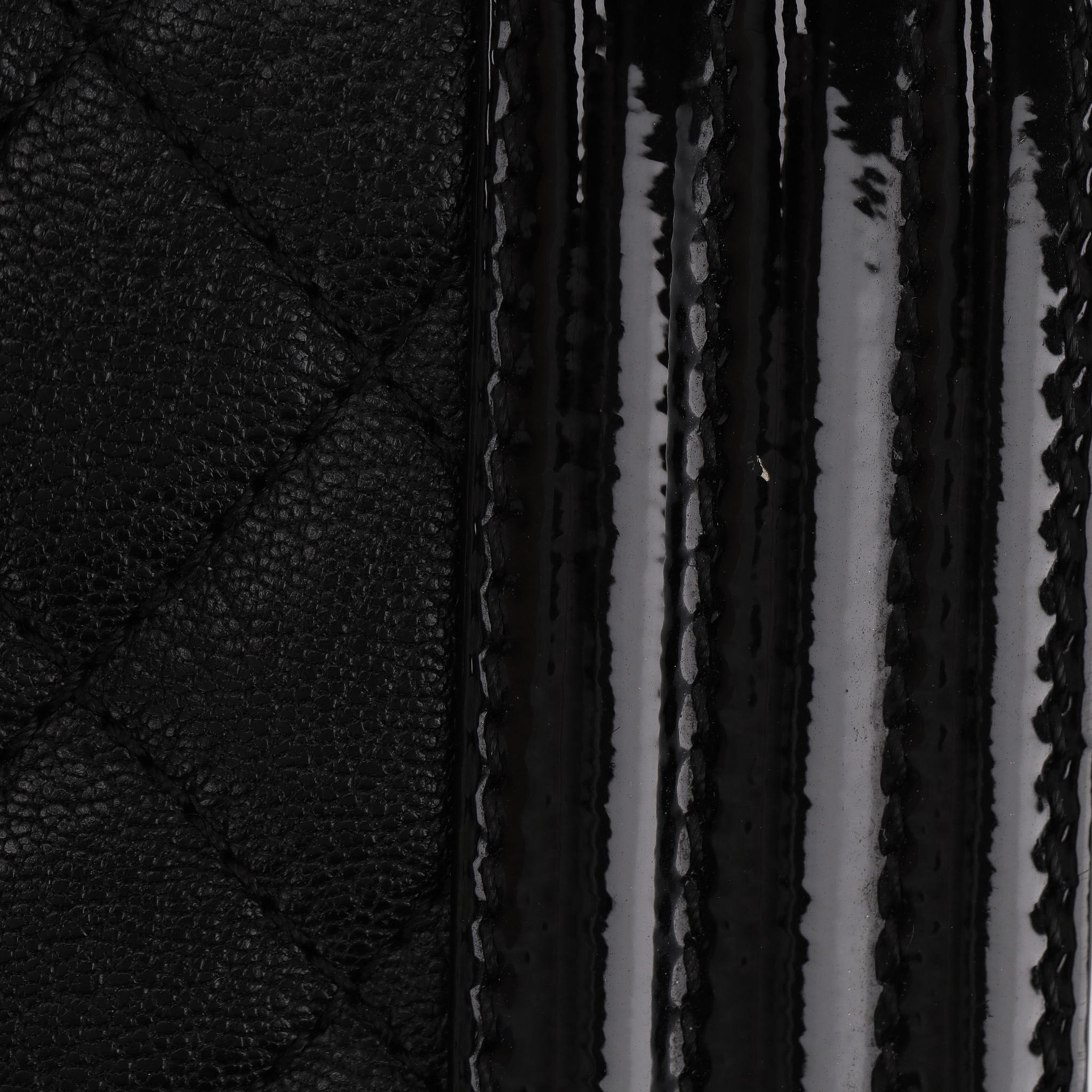Chanel - Petit sac en cuir de veau matelassé avec diamants en vente 8